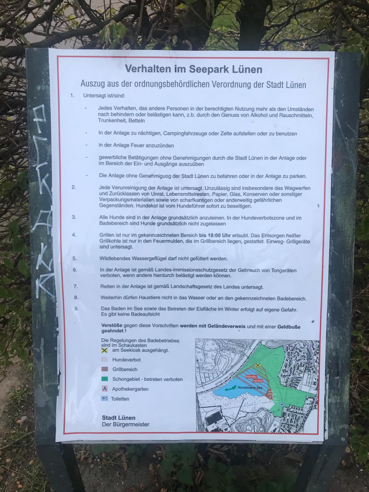Parkordnung, Eingang Preußenstraße, fotografiert am 08.04.2019