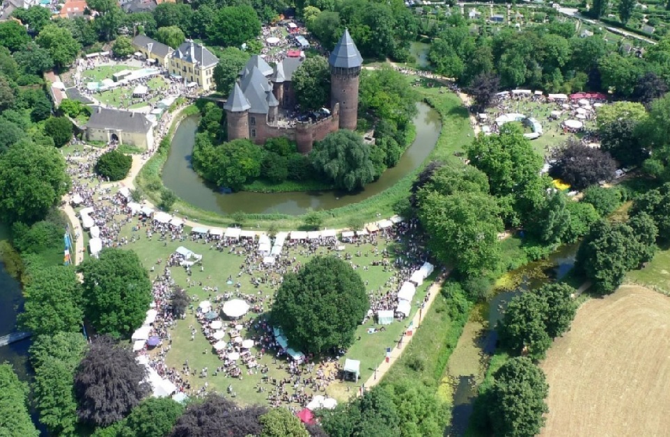 Pfingsten begibt sich der historische Schienenbus auf nach Krefeld zum Flachsmarkt.
