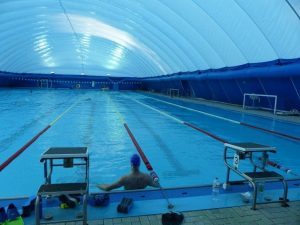 In Bochum-Wiesental wurde ein Freibadbecken mit einer modernen Traglufthallenkonstruktion für die Wintermonate nutzbar gemacht. Das könnte auch eine Lösung für Lünen sein.