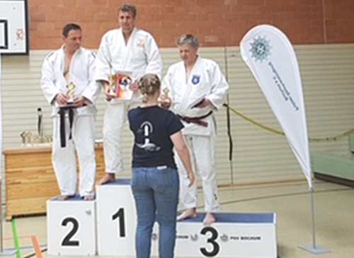 Thomas Schmeling (Platz 3) bei der Siegerehrung in Bochum.