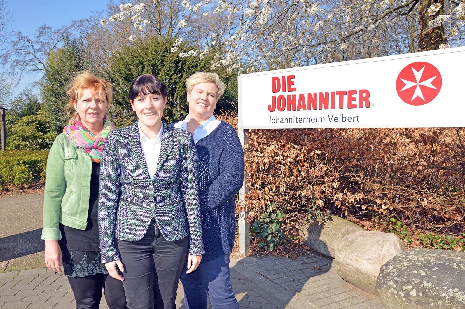 Dr. Helen Schneider (Mitte), neue Leitung des Johanniterheims, mit Angela Gryczan (links), Leitung Sozialer Dienst, und Pflegedienstleitung Claudia Dornseiffer.