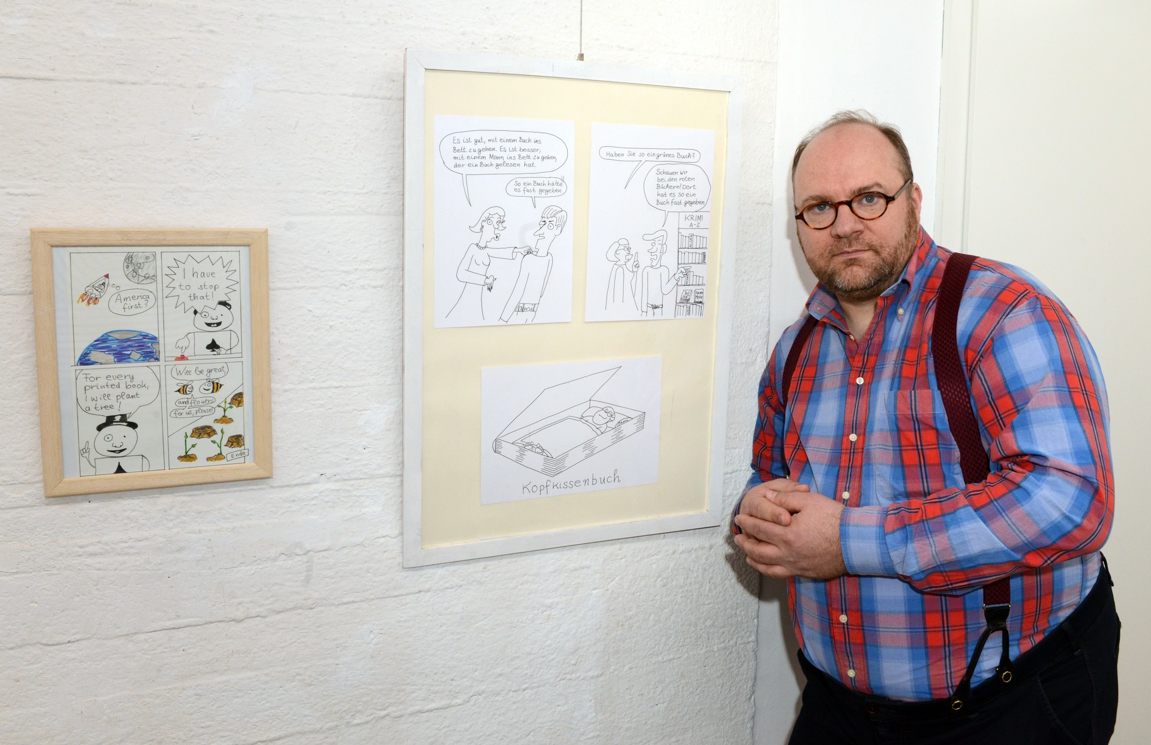 Jan Michaelis zeigt in der Gruppenausstellung zwei Comics, vier Cartoons und ein Buchobjekt.