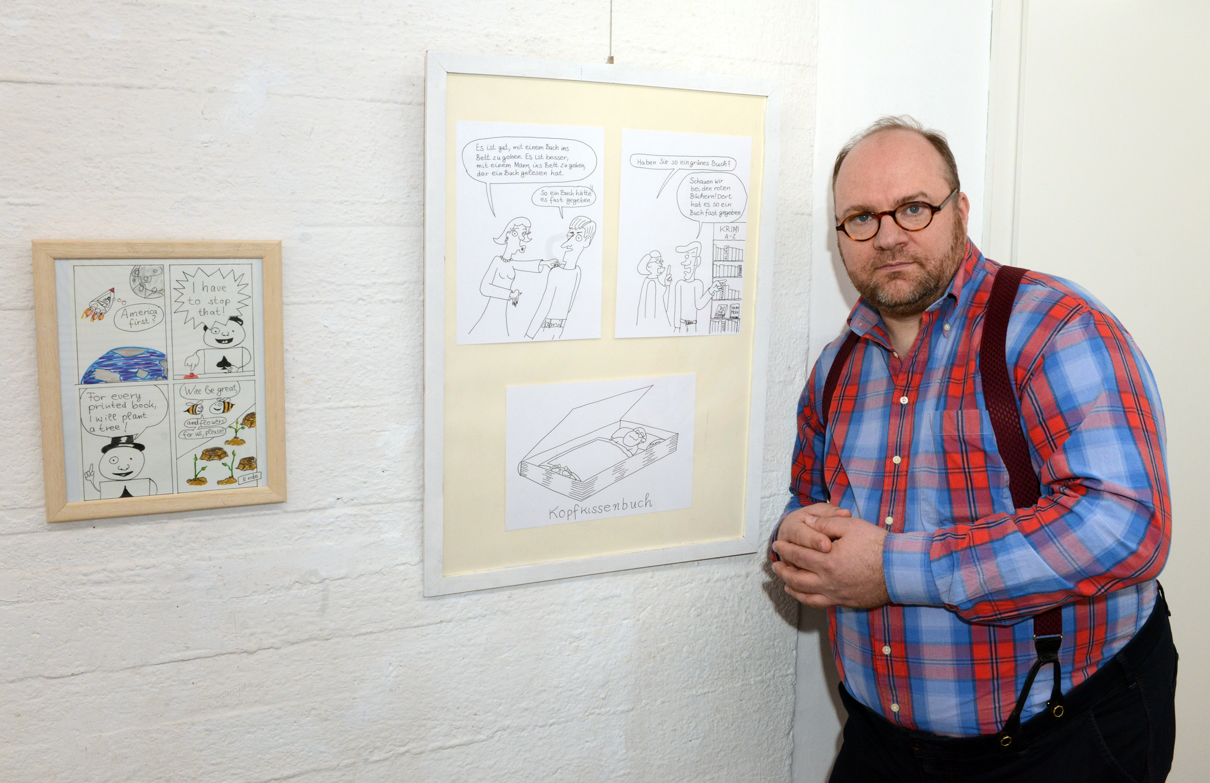 Jan Michaelis zeigt in der Gruppenausstellung zwei Comics, vier Cartoons und ein Buchobjekt.
