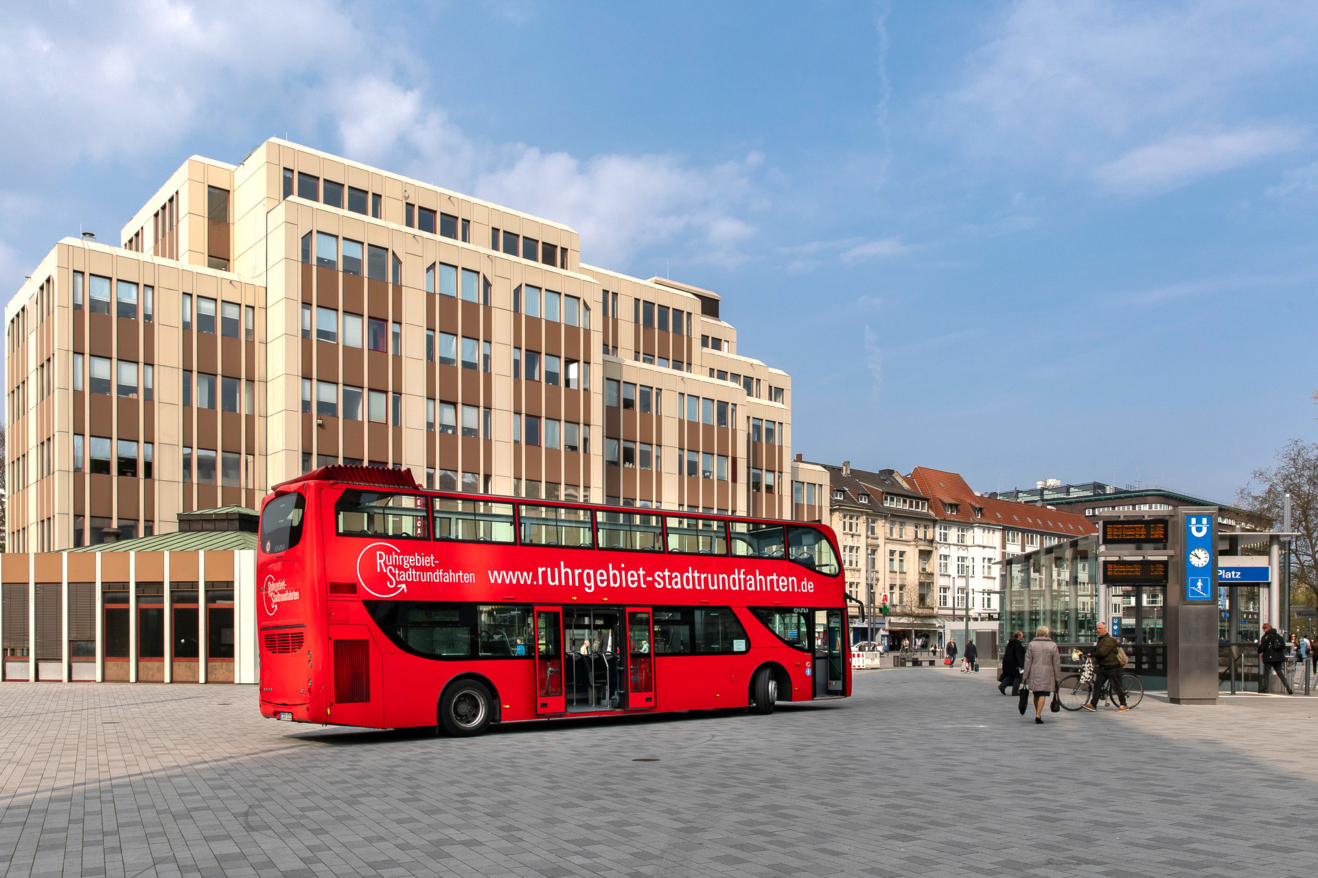 Der Doppeldeckerbus begibt sich ab Ende April wieder auf die rund zweistündige Tour durch Gelsenkirchen.