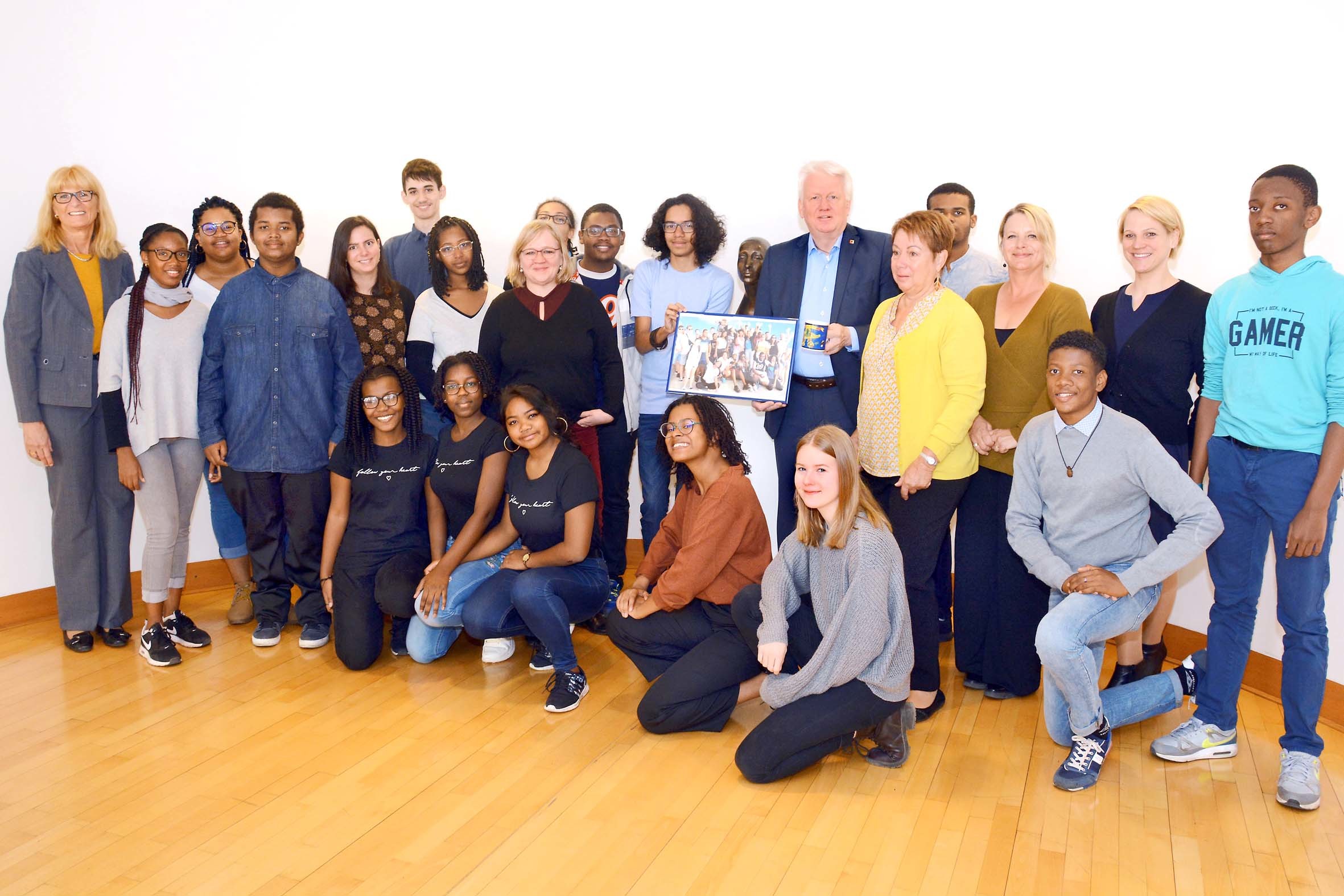 Dortmunds Oberbürgermeister Ullrich Sierau begrüßte die UNESCO-Ausstauschschüler*innen aus dem französischen Übersee-Departement Guadeloupe in der Karibik und ihre Gastgeber von der Wambeler Europaschule Dortmund im Rathaus am Friedensplatz.