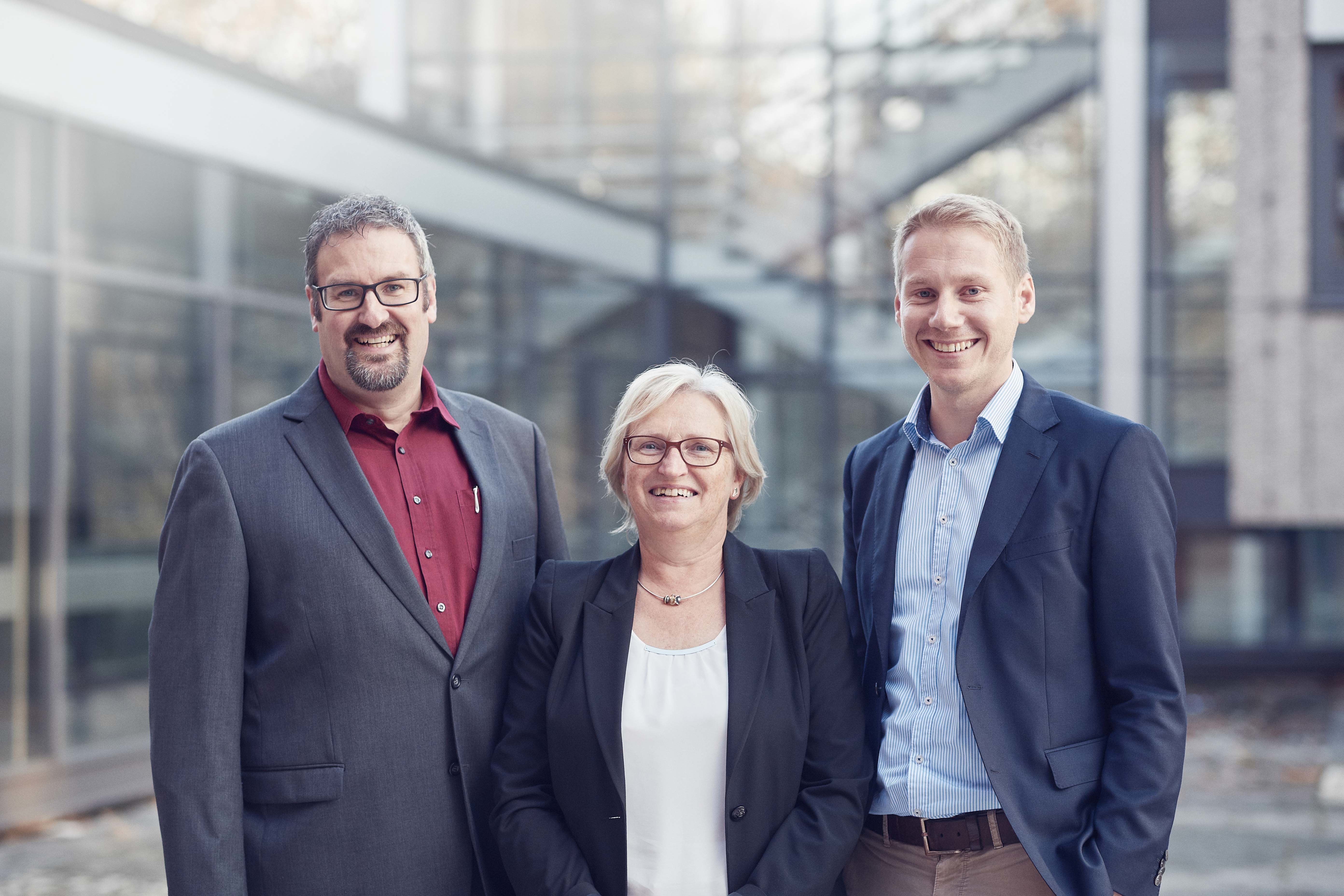 Bei ihnen laufen die Fäden zusammen: Dr. Markus Oberdörster (links) ist Direktor der Gaesdonck, Doris Mann die Schulleiterin und Michael Gysbers der Internatsleiter.