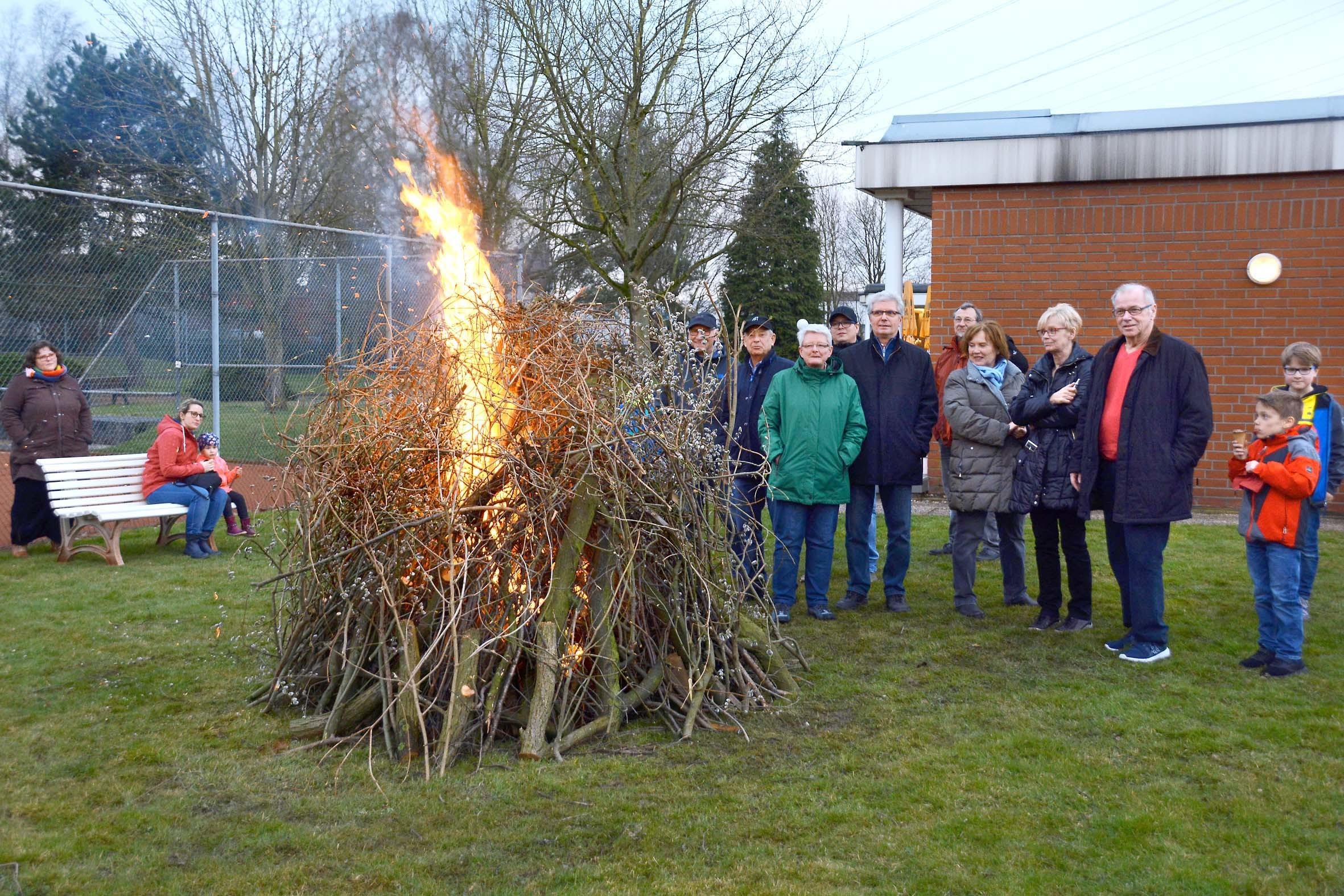 Das vorösterliche Lagerfeuer beim TC Brackel im vergangenen Jahr.