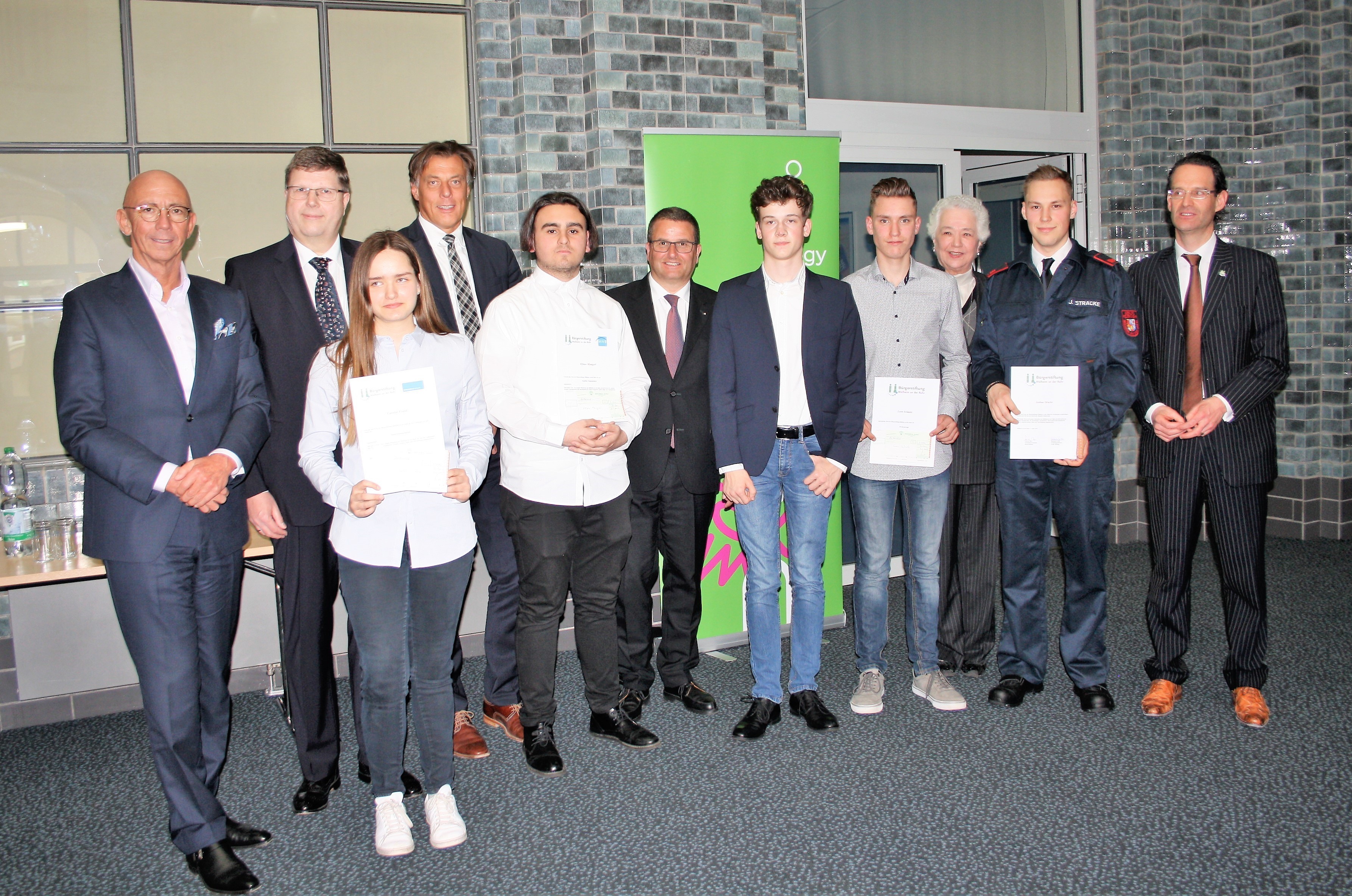 Geehrte und Ehrende unter sich. Jetzt wurde zum inzwischen 13. Mal der "Preis der Bürgerstiftung Mülheim an der Ruhr" verliehen. Fotos: Reiner Terhorst