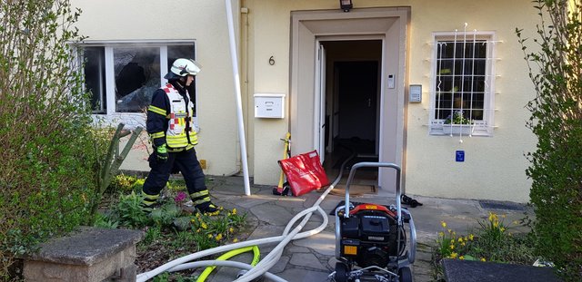 Zwei Einsätze zeitgleich für die Feuerwehr Herdecke: Küchenbrand Am Ossenbrink und schwerer Unfall auf der Wetterstraße.