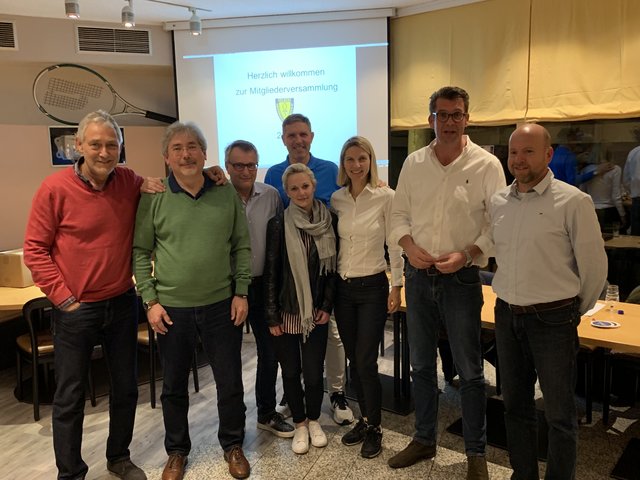 Mit einer schlagkräftigen Truppe im erweiterten NBV-Vorstand sind die Weichen für die Zukunft gestellt. Von links nach rechts: Bernd Wolf (Vorsitzender), Klaus Jaeger (2. Vorsitzender), Reinhold Ertl (neuer Kassenwart), Thomas Ihlo (hinten, PR) Julia Niedworok (vorne, gesellschaftliche Veranstaltungen), Katja Ihlo (PR), Lars Dörrenhaus (bisheriger Kassenwart) und Mark Höhfeld (Sportwart). Es fehlen Yannick Ullrich (neuer Jugendwart) und Ingo Temmink (bisheriger Jugendwart).