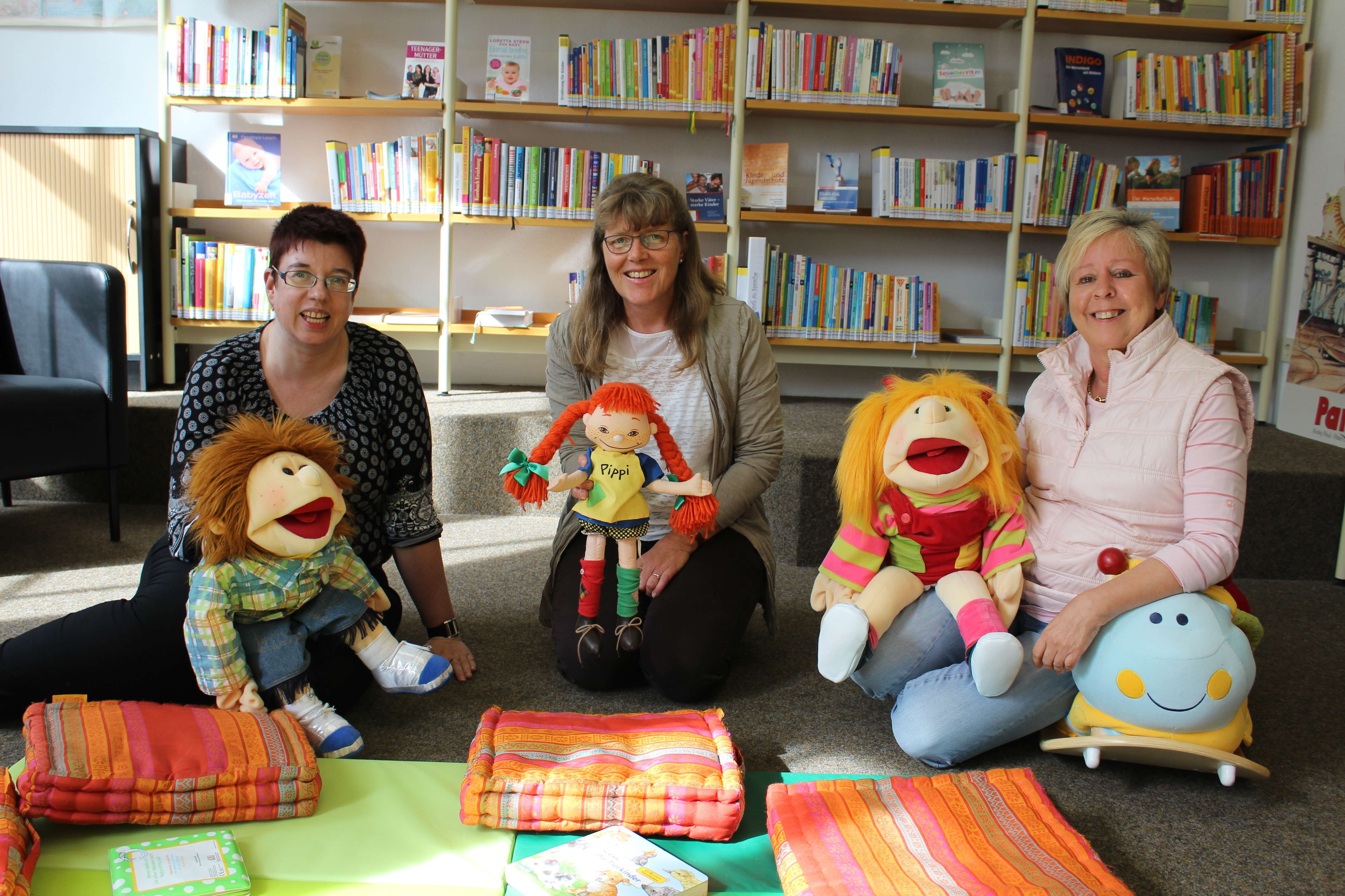 Das Mini-Lesemäuse-Team (v.l.) Martina Lipka mit Fabian, Helga Rebling mit Pippi und Jutta Nielen mit Lilabelle.
