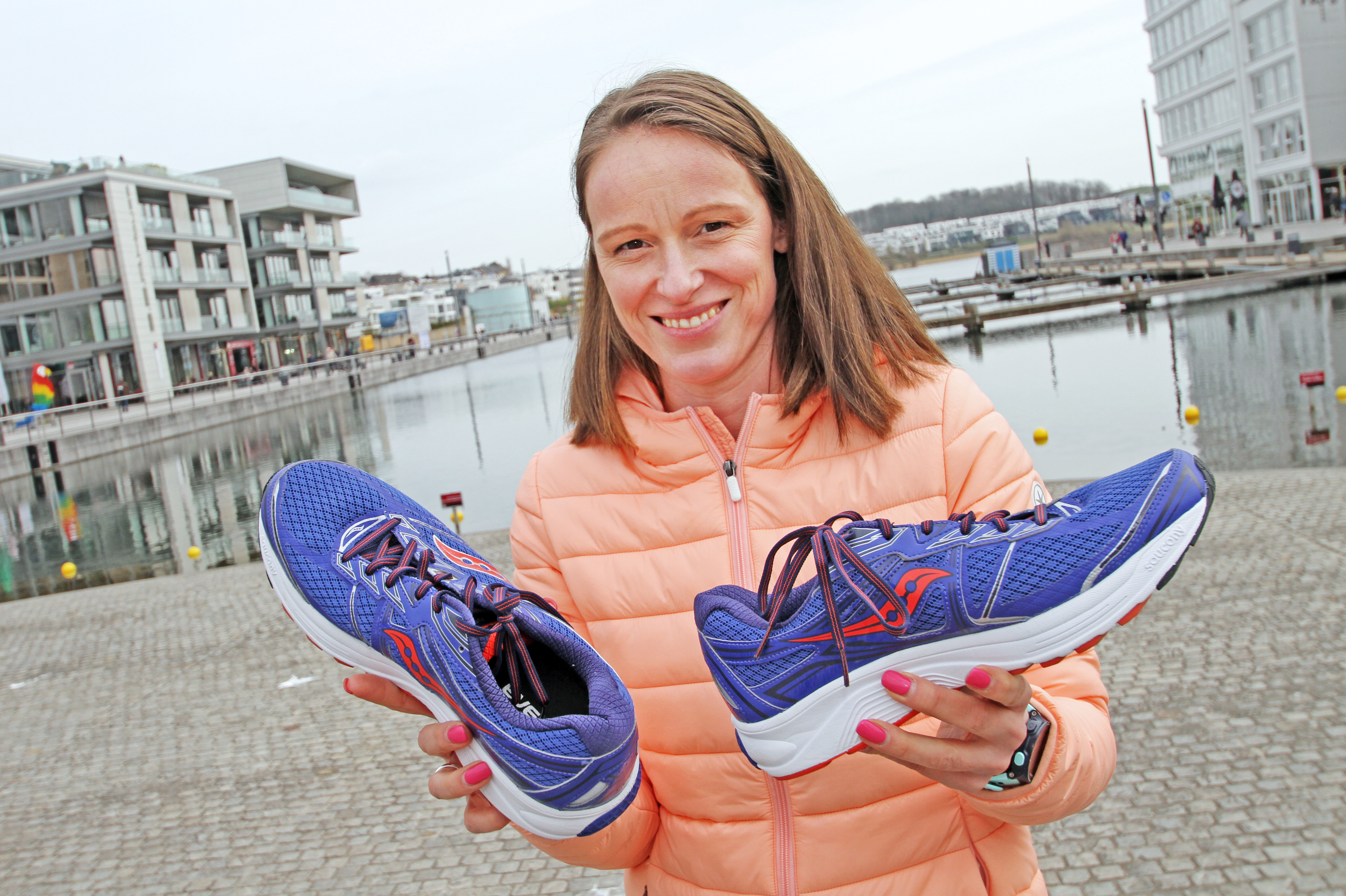 Schuhe schnüren und los geht's! Fachwissen vermitteln, die Gruppen-Motivation stärken und für Spaß beim Laufen sorgen – das steht im Mittelpunkt des Trainings mit Laufprofi Jana Hartmann, das eine Firma nun gewinnen kann.