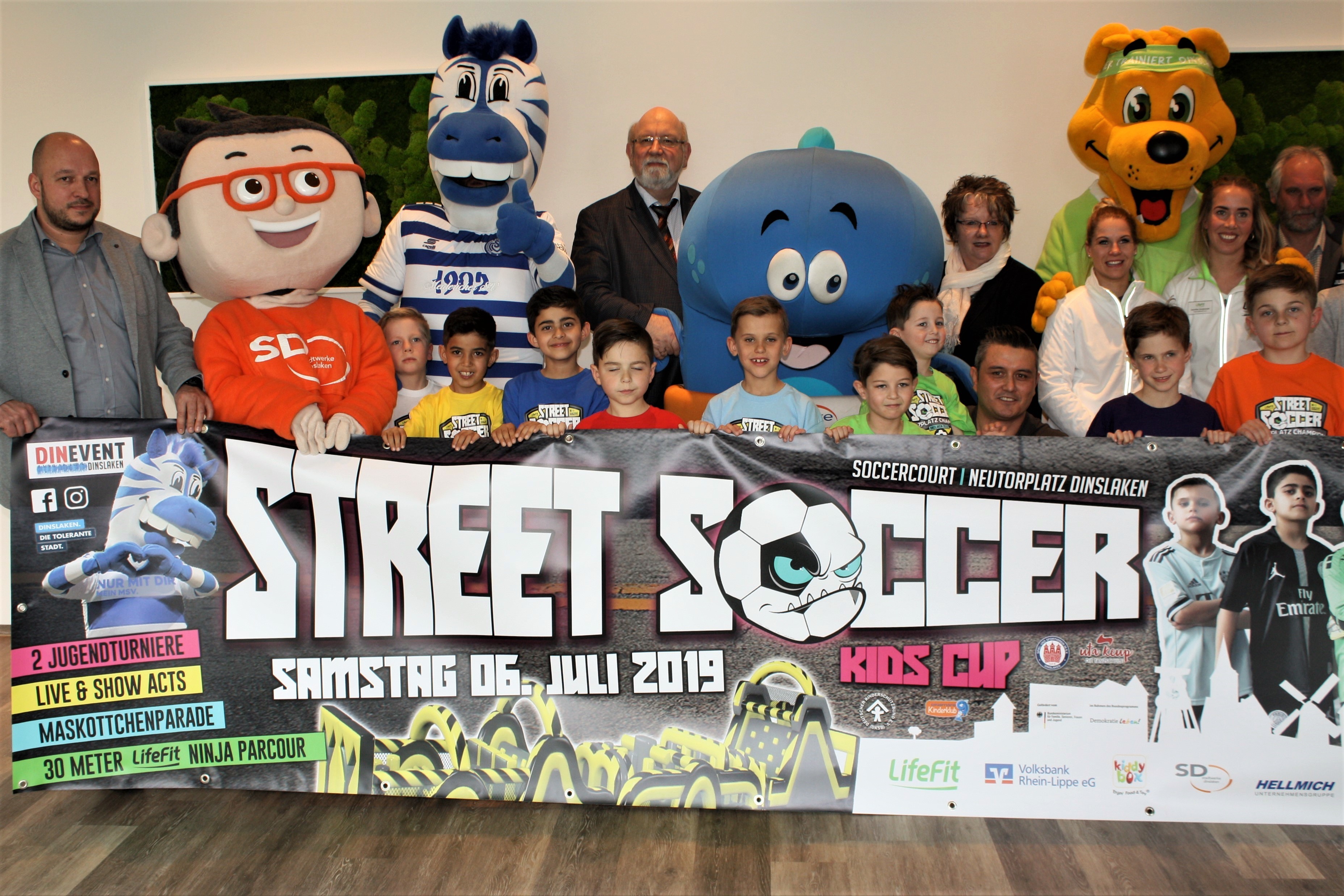 Das ist nur ein kleiner Teil der Kids, die am Soccer-Cup teilnehmen werden.