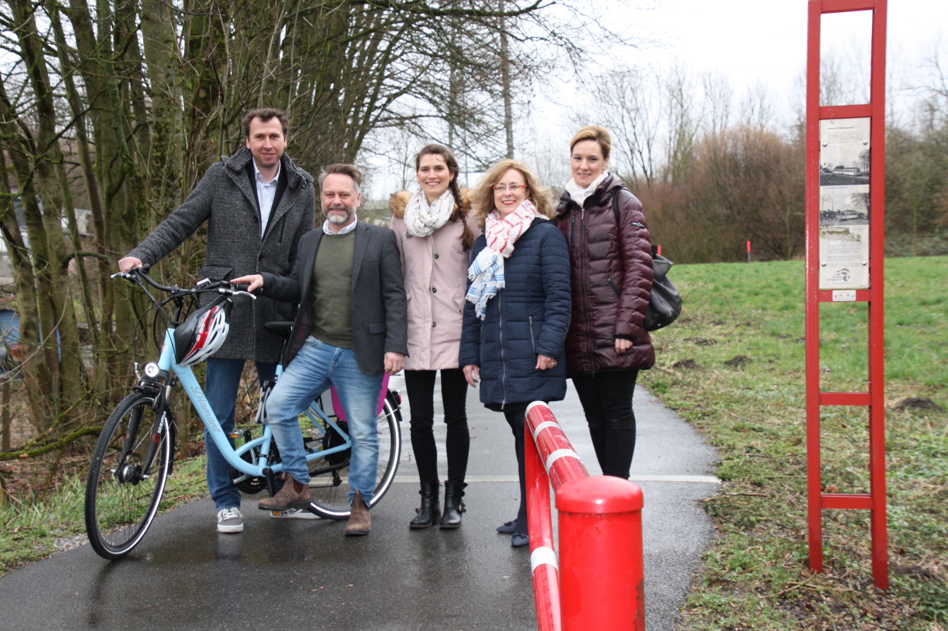 Arne Jährling (Koordinator Aktivtourismus neanderland), Stephan Nau (Tourismus Stadt Heiligenhaus), Paulina Betthaus (Wirtschaftsförderung Stadt Haan), Anja Haas (Wirtschaftsförderung Stadt Wülfrath), Daniela Hantich (Velbert Marketing) haben den Rad-Aktionstag organisiert.