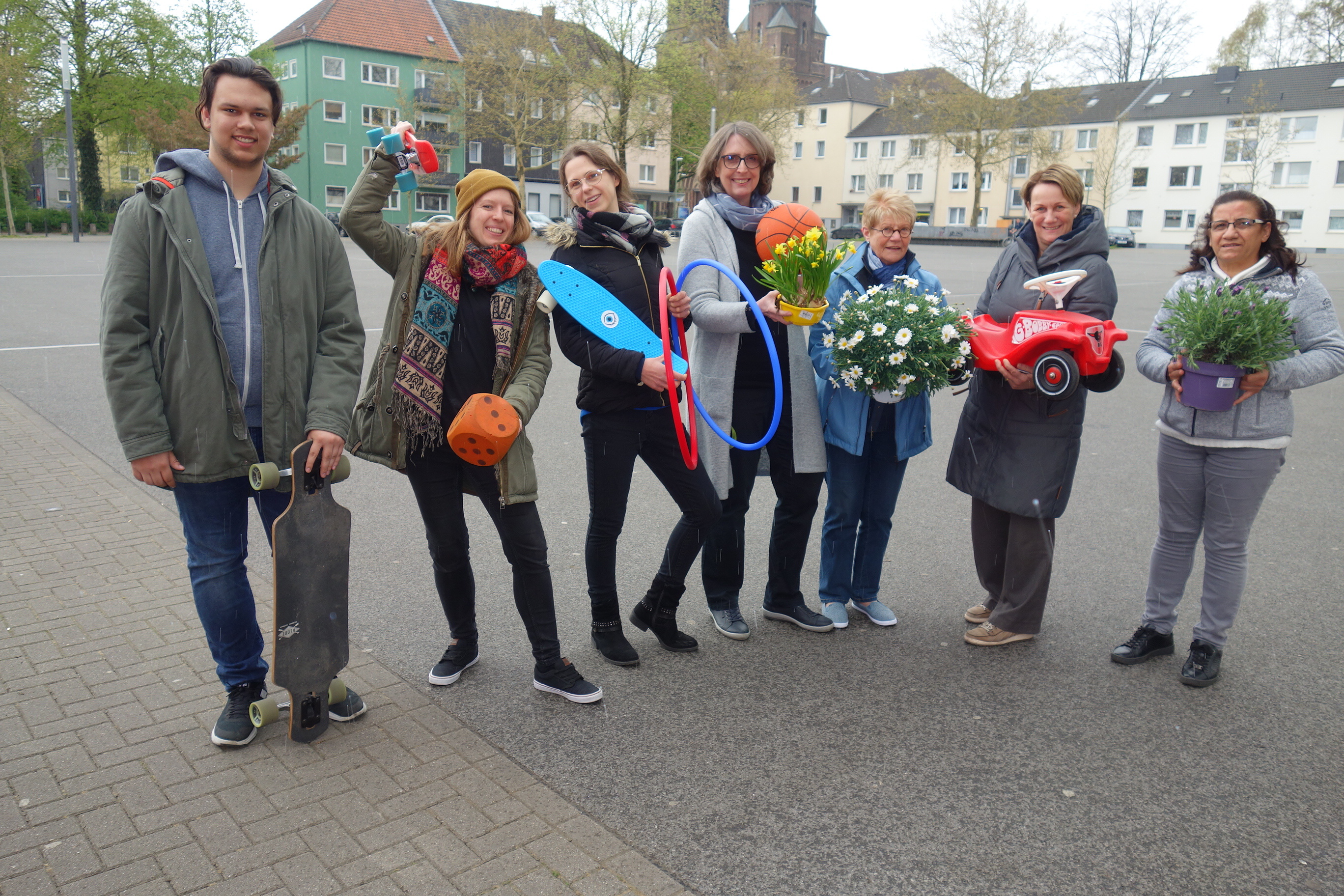 Na, was hecken die denn da aus? Muss man hin!
Nico Gewitsch; Rebecca Schuttheiß; Ann-Christin Vitzhum; Ruth Köhler; Karin Hartmann; Annette Giesen; Zahoura Abdou.
