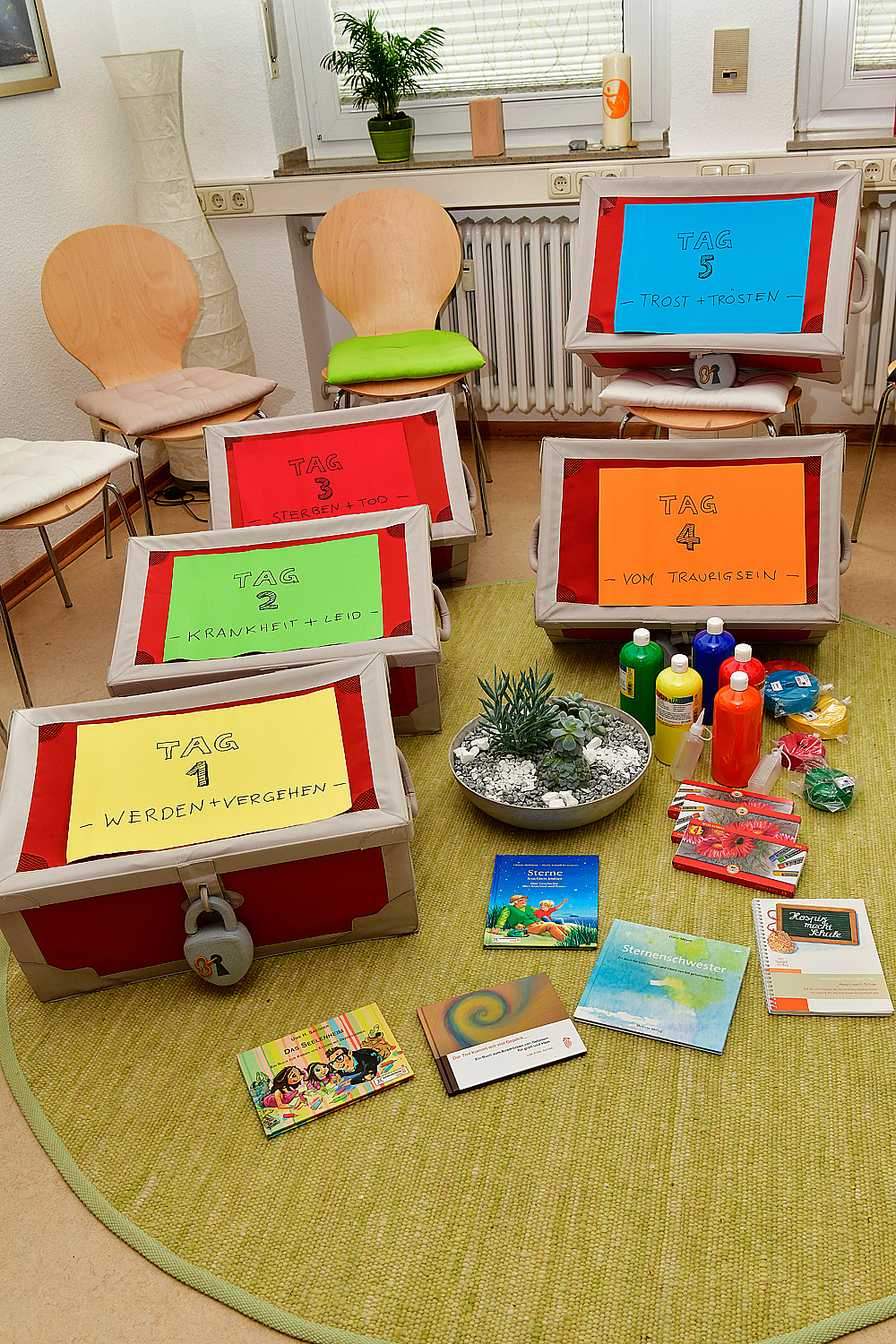 Das für das Projekt "Hospiz macht Schule" benötigte Lehrmaterial wurde bereits angeschafft.
