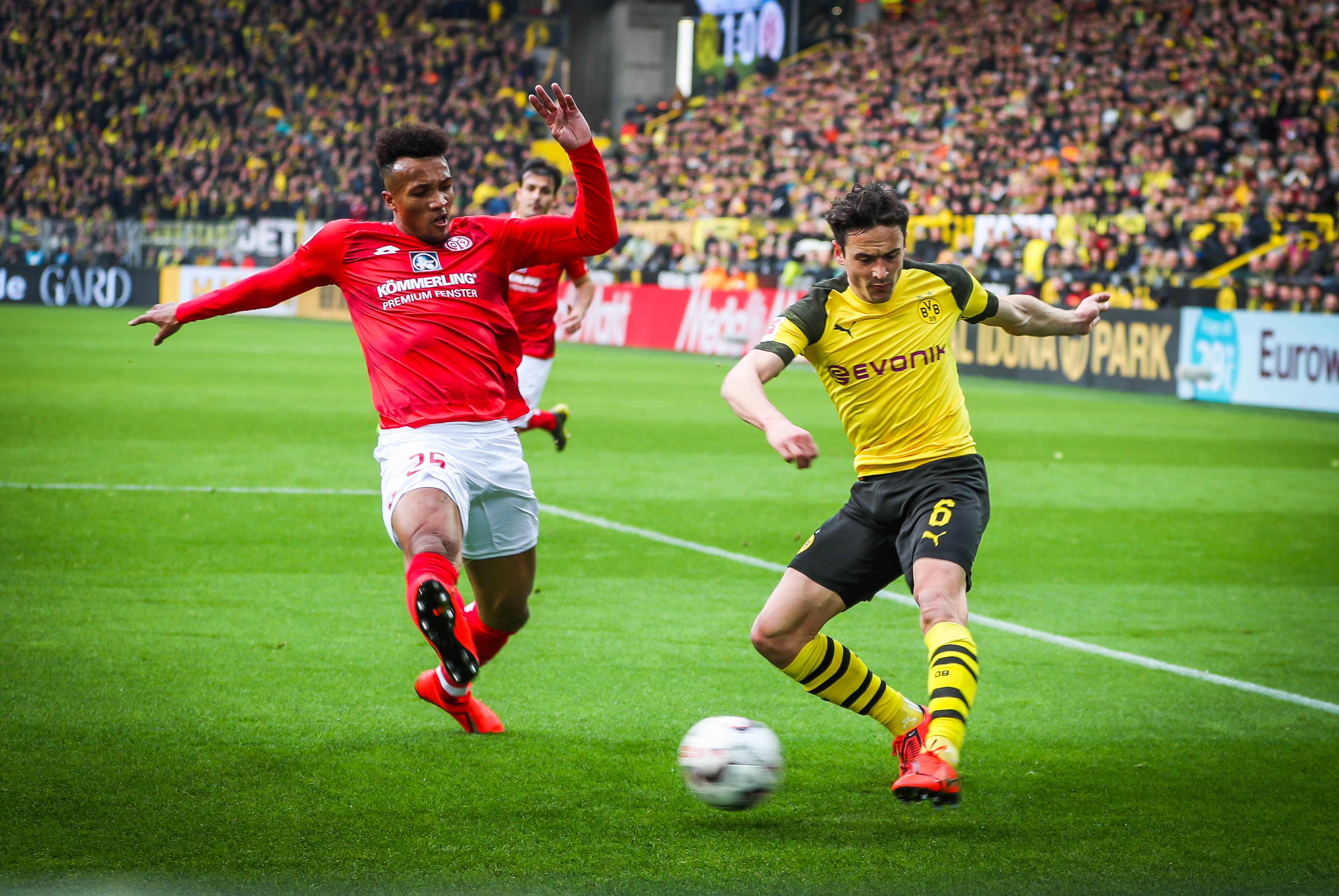 Thomas Delaney (r.) und der BVB feierten einen knappen und am Ende glücklichen Heimsieg gegen den FSV Mainz 05.