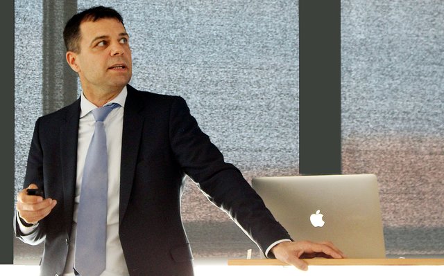 Foto © Jürgen Thoms - Aus der Serie: Prof. Dr. med. Frank Weidemann war Gast im Parkinson Forum Unna e.V.