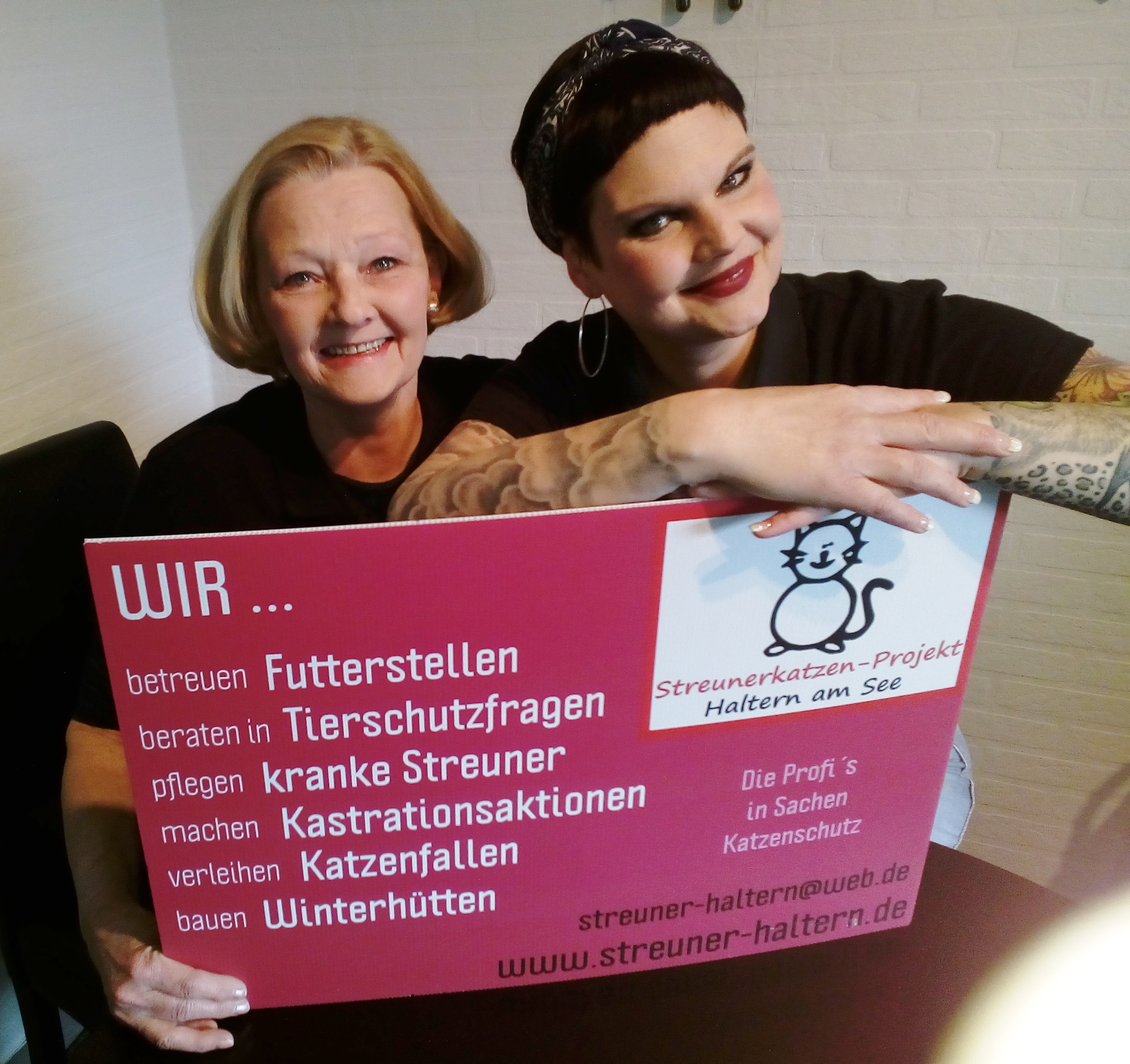 Mutter und Tochter im Einsatz für Streunerkatzen: Isolde und Tina Franzgrote sind ehrenamtliche Profis in Sachen Katzenschutz. Foto: Privat