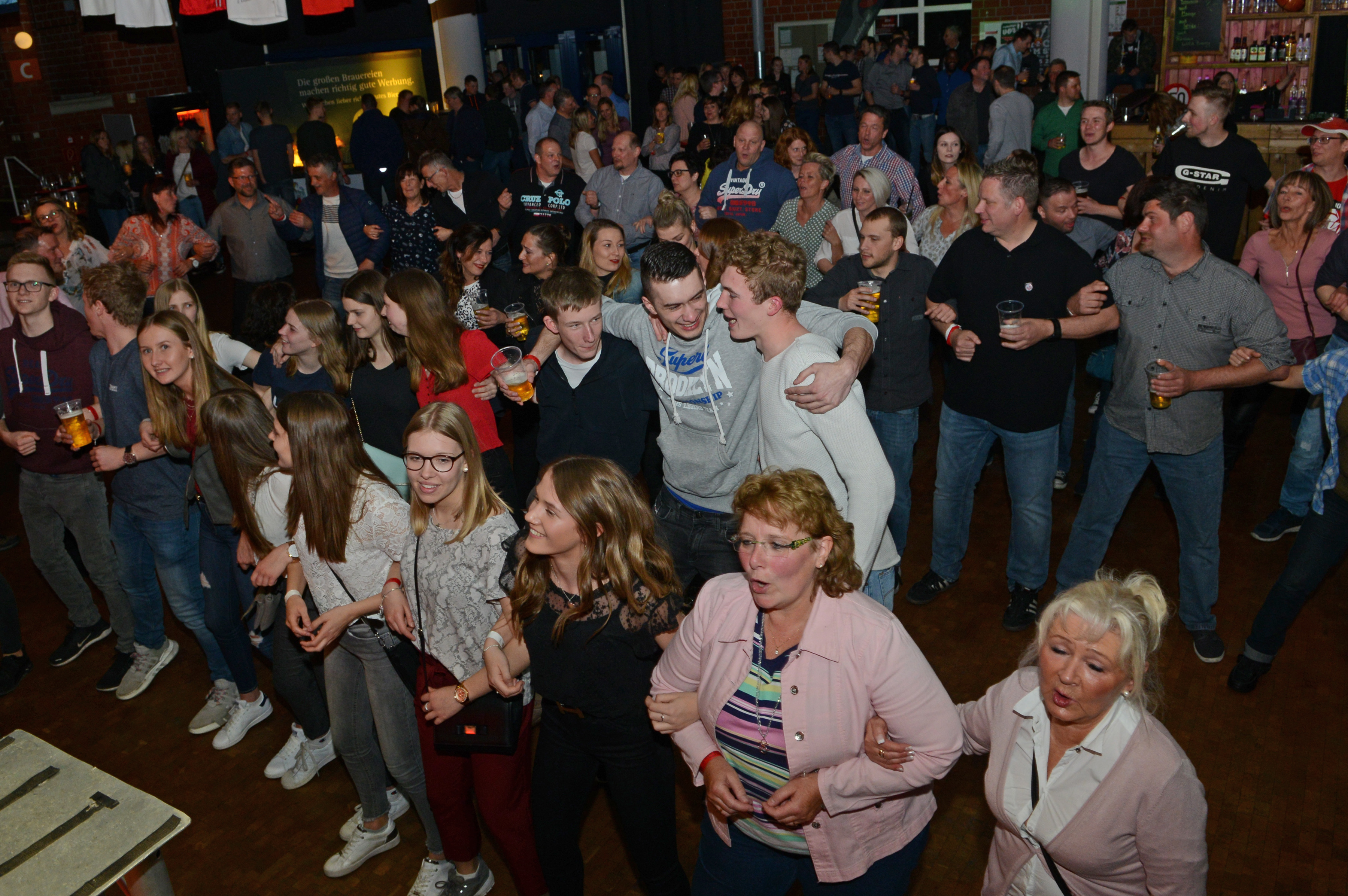 Ausgelassen und friedlich feierten Fans und Mitglieder das 50 jährige Bestehen des BSV Wulfen.