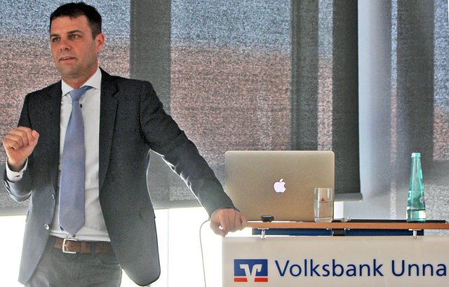 Foto © Jürgen Thoms - Aus der Serie: Prof. Dr. med. Frank Weidemann war Gast im Parkinson Forum Unna e.V.