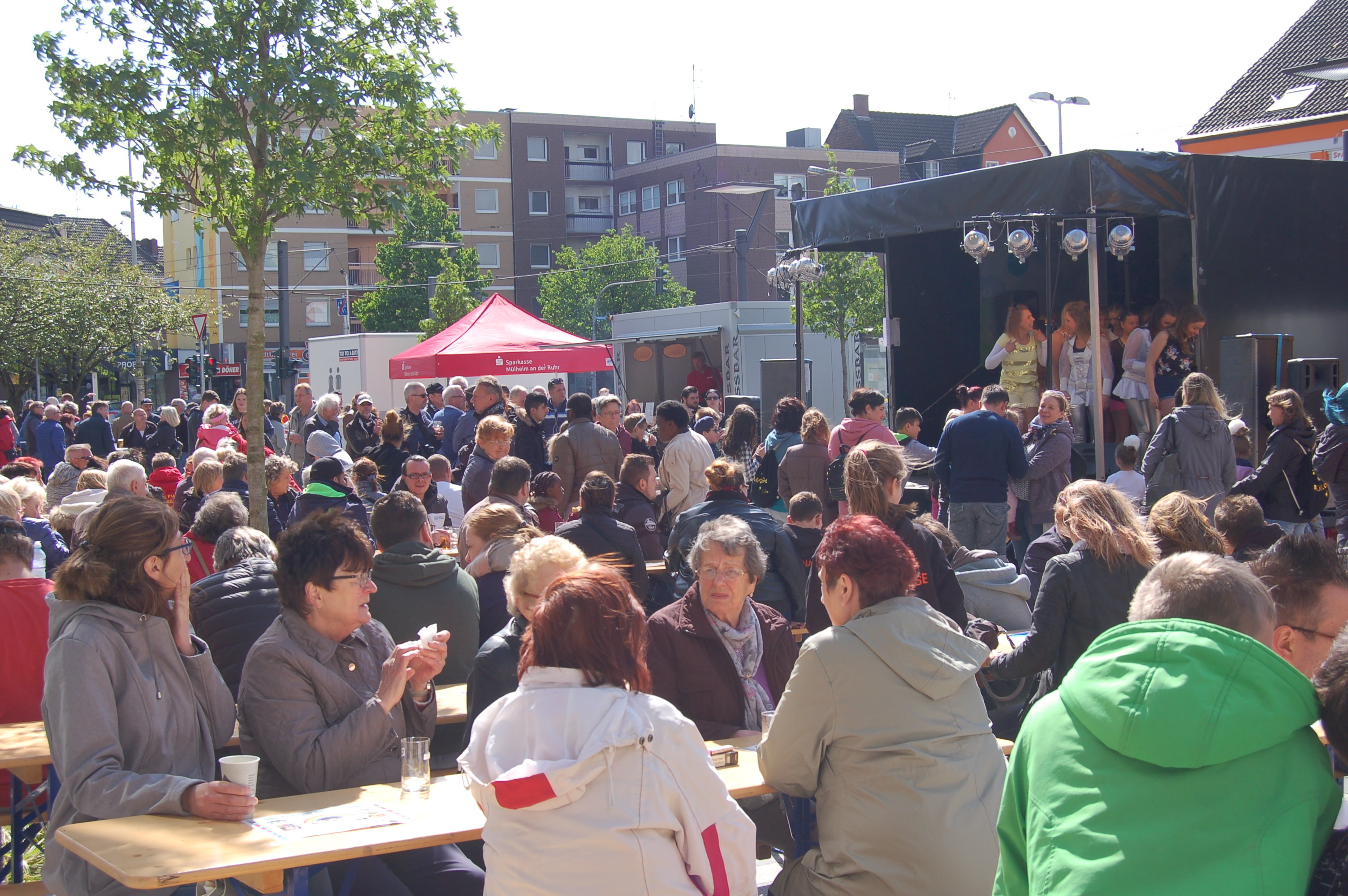 Tolles Bühnenprogramm und zahlreiche Besucher beim ISG-Maifest 2018.