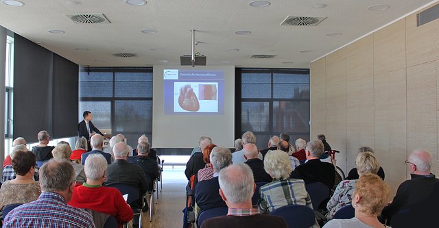 Foto © Jürgen Thoms - Aus der Serie: Prof. Dr. med. Frank Weidemann war Gast im Parkinson Forum Unna e.V.