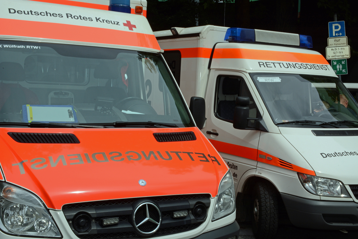 Mit dem Rettungswagen wurden die beiden Verletzten ins Krankenhaus gebracht.