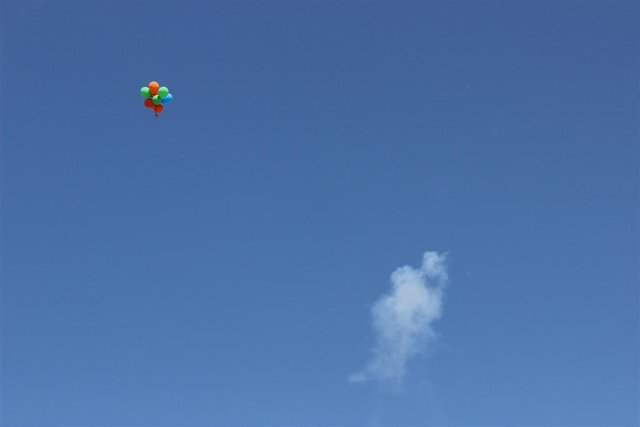 Zahlreiche Karussells drehen sich seit der Kirmeseröffnung am heutigen Samstag auf dem Otto Ackermann-Platz. Die Hagener Osterkirmes geht noch bis zum 28. April. | Foto: Patrick Jost