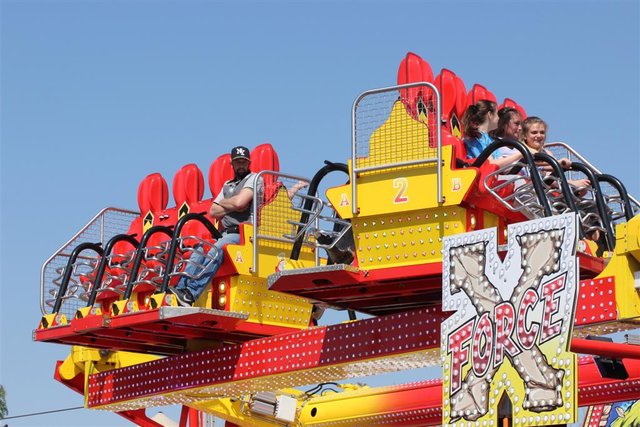 Zahlreiche Karussells drehen sich seit der Kirmeseröffnung am heutigen Samstag auf dem Otto Ackermann-Platz. Die Hagener Osterkirmes geht noch bis zum 28. April. | Foto: Patrick Jost