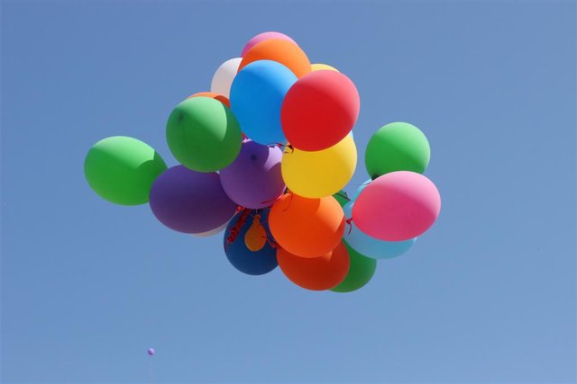 Zahlreiche Karussells drehen sich seit der Kirmeseröffnung am heutigen Samstag auf dem Otto Ackermann-Platz. Die Hagener Osterkirmes geht noch bis zum 28. April. | Foto: Patrick Jost