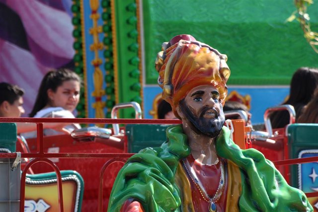 Zahlreiche Karussells drehen sich seit der Kirmeseröffnung am heutigen Samstag auf dem Otto Ackermann-Platz. Die Hagener Osterkirmes geht noch bis zum 28. April. | Foto: Patrick Jost