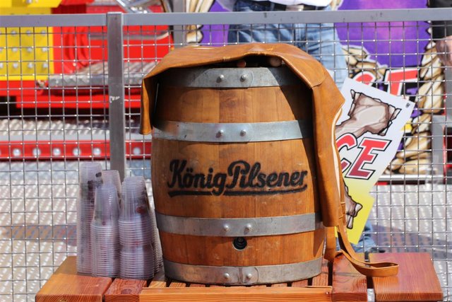 Zahlreiche Karussells drehen sich seit der Kirmeseröffnung am heutigen Samstag auf dem Otto Ackermann-Platz. Die Hagener Osterkirmes geht noch bis zum 28. April. | Foto: Patrick Jost