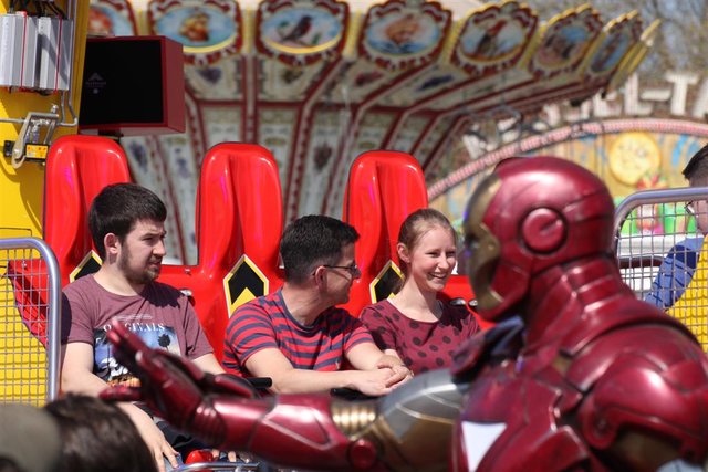 Zahlreiche Karussells drehen sich seit der Kirmeseröffnung am heutigen Samstag auf dem Otto Ackermann-Platz. Die Hagener Osterkirmes geht noch bis zum 28. April. | Foto: Patrick Jost