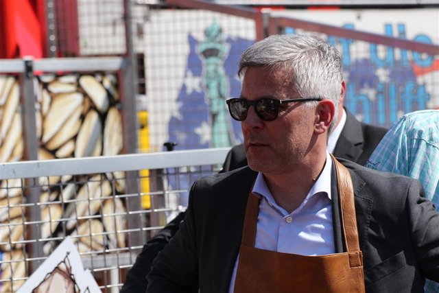 Zahlreiche Karussells drehen sich seit der Kirmeseröffnung am heutigen Samstag auf dem Otto Ackermann-Platz. Die Hagener Osterkirmes geht noch bis zum 28. April. | Foto: Patrick Jost