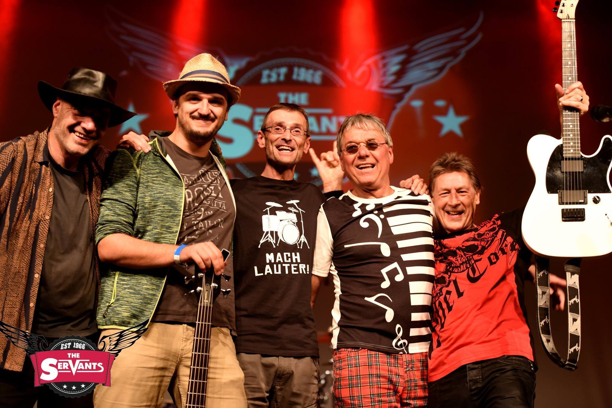 "The Servants" haben schon mit den ganz Großen ihrer Zunft auf der Bühne gestanden, in der Veltins Arena vor eindrucksvoller Kulisse gespielt. Am 1. Mai sind sie live on stage in Schönebeck.