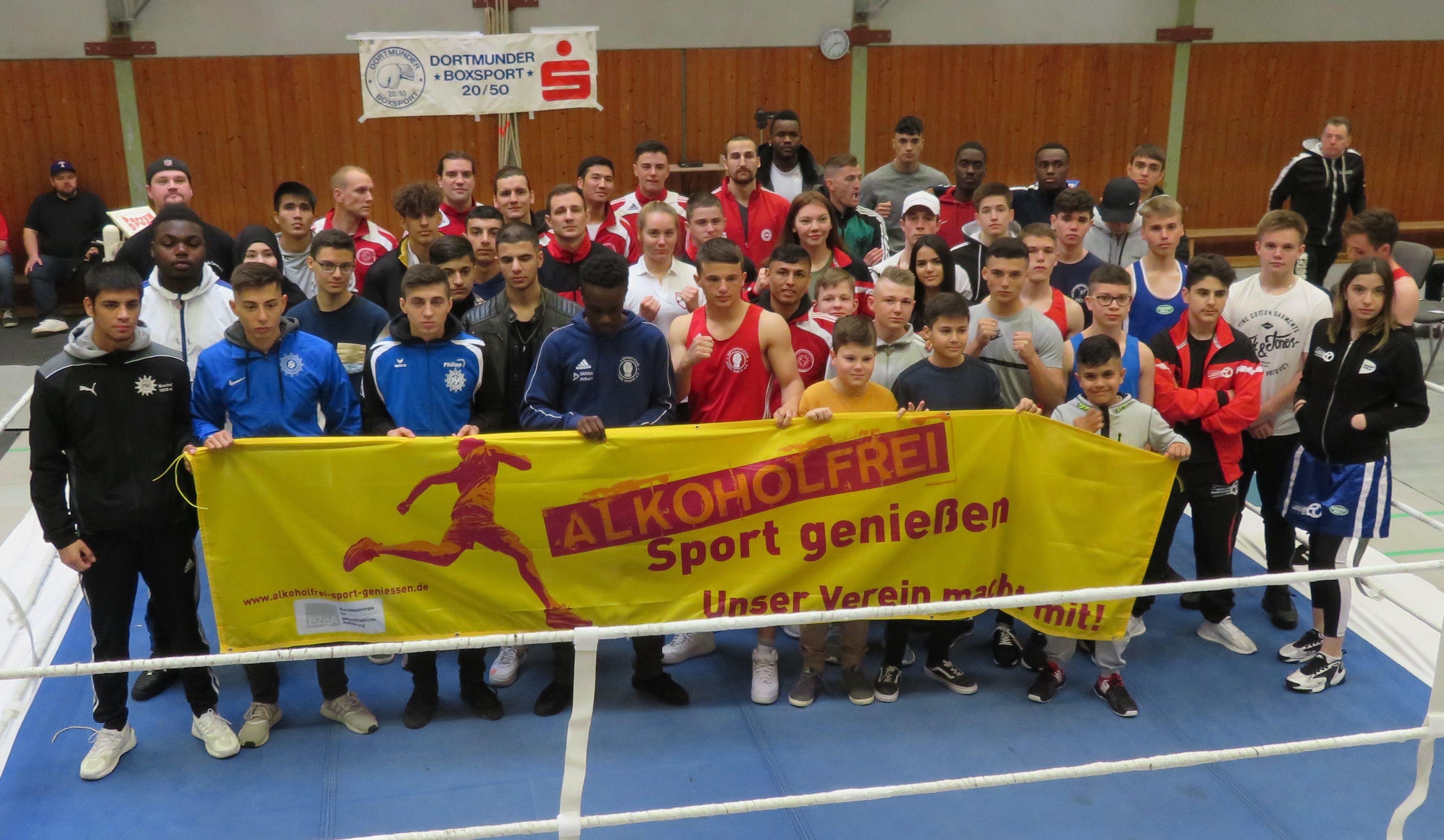 Die Teilnehmer der DBS 20/50-Nachwuchsveranstaltung
unterstützen gemeinsam das Aktionsbündnis " Alkoholfrei Sport genießen " vom DOSB.