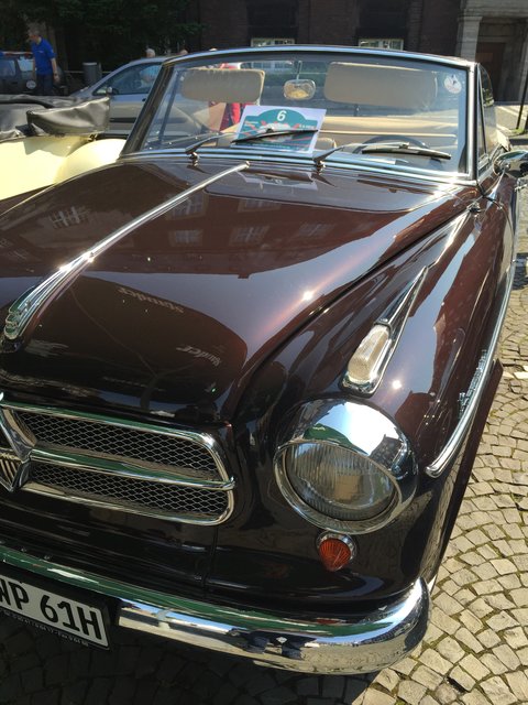 Oldtimer-Fahrzeuge und MSU-Motorräder treffen sich am Sonntag zum PS-Geflüster auf dem Rathausplatz. Rainer Migenda und DJ Thomas Kraus sorgen für Musik. Wer einen Oldtimer - Auto oder Motorrad - hat, ist eingeladen, damit vorbeizuschauen. Eine Anmeldung ist nicht erforderlich. Zu 26 Jahren Oldtimershow und Classic Cars Bottrop findet auch die MSU-Motorrad-Rallye statt. | Foto: Veranstalter