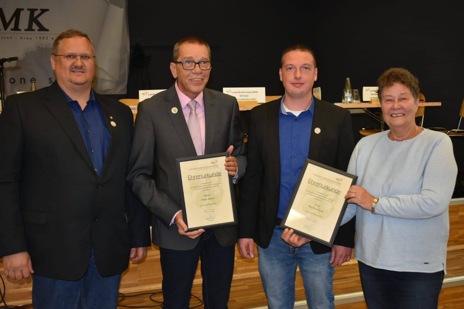 v.l. Vizepräsident Siegfried Weigl, Peter Mork, Präsident Patrick Hermann, Monika Mork