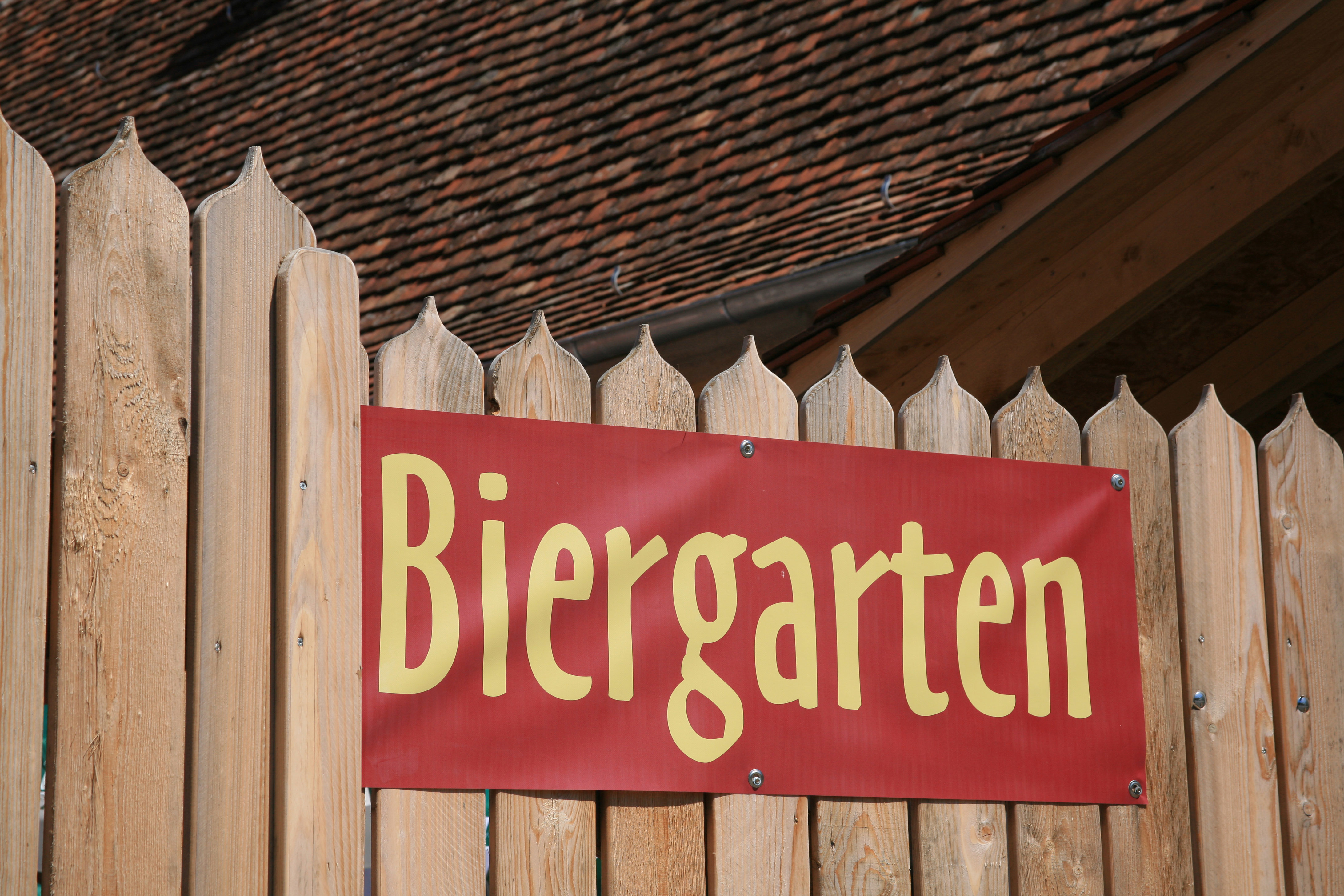 Gemütliche Biergärten laden zum Verweilen ein.