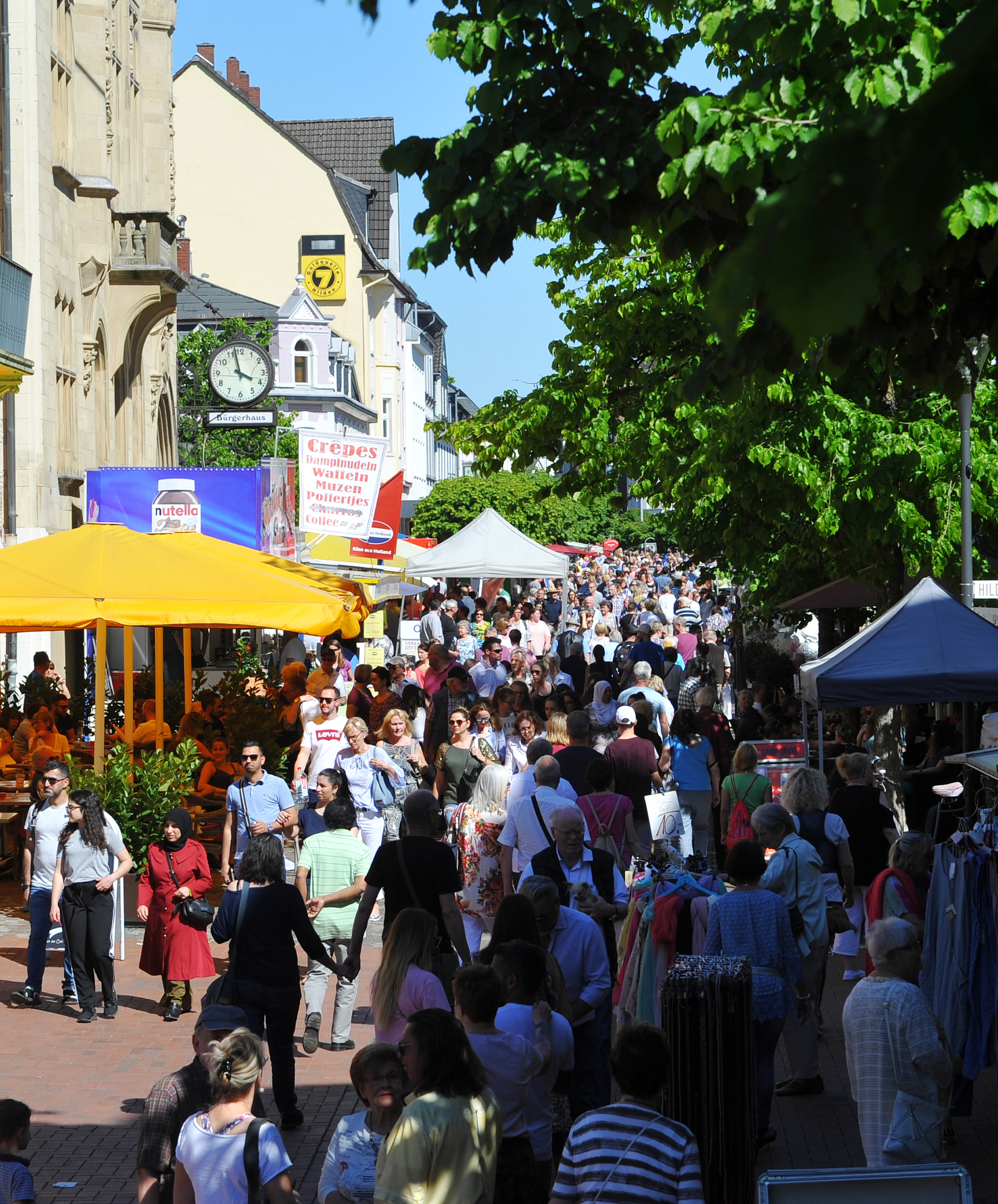 Am kommenden Wochenende bietet der Hildener Frühling: Weinfest (ab Freitag), Blumenmarkt (Samstag/Sonntag), Musik (Musikschule am Samstag) und die Modeschau mit verkaufsoffenem Sonntag Kultur, Spaß und Natur.