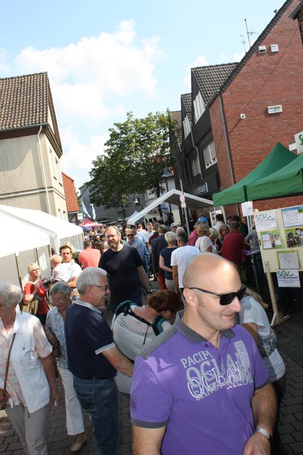 Rückblick: Beim letzten Borker Sonntag bevölkerten am Nachmittag hunderte Besucher die Hauptstraße.