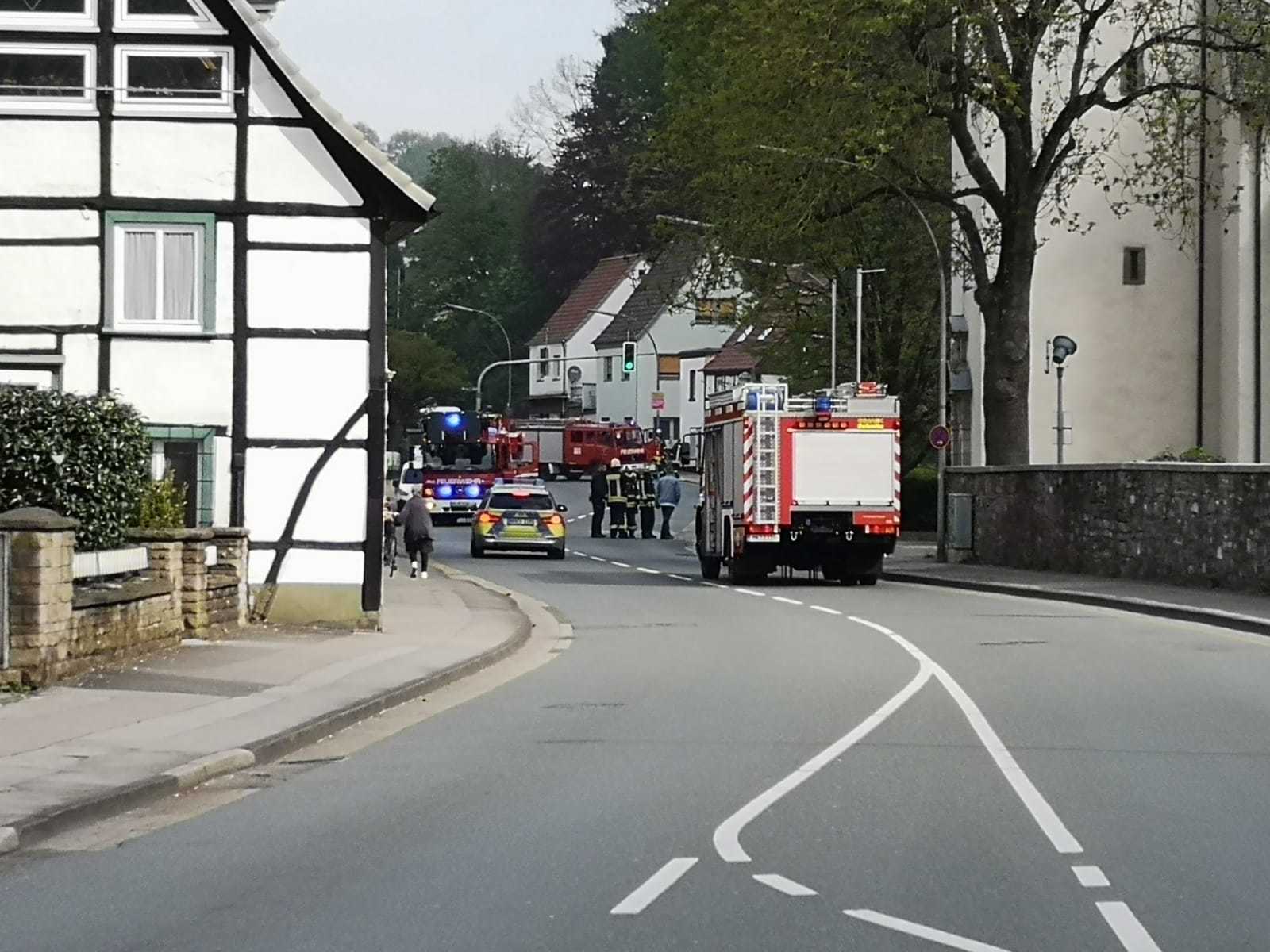 Bis eine Explosionsgefahr ausgeschlossen werden konnte, war die Geitbecke für den Verkehr gesperrt.