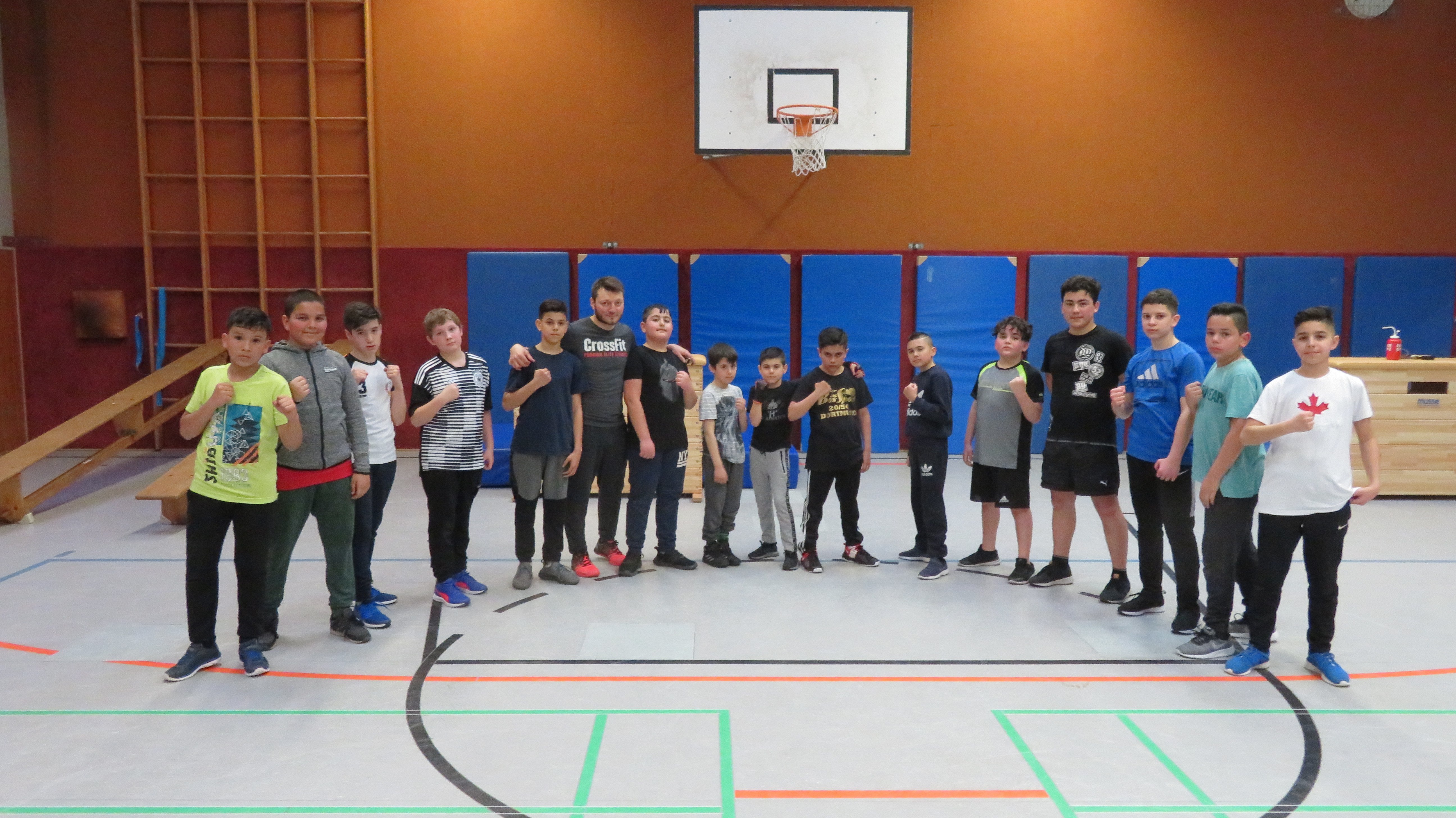 Ein Teil der Schüler des Dortmunder Boxsport 20/50.
