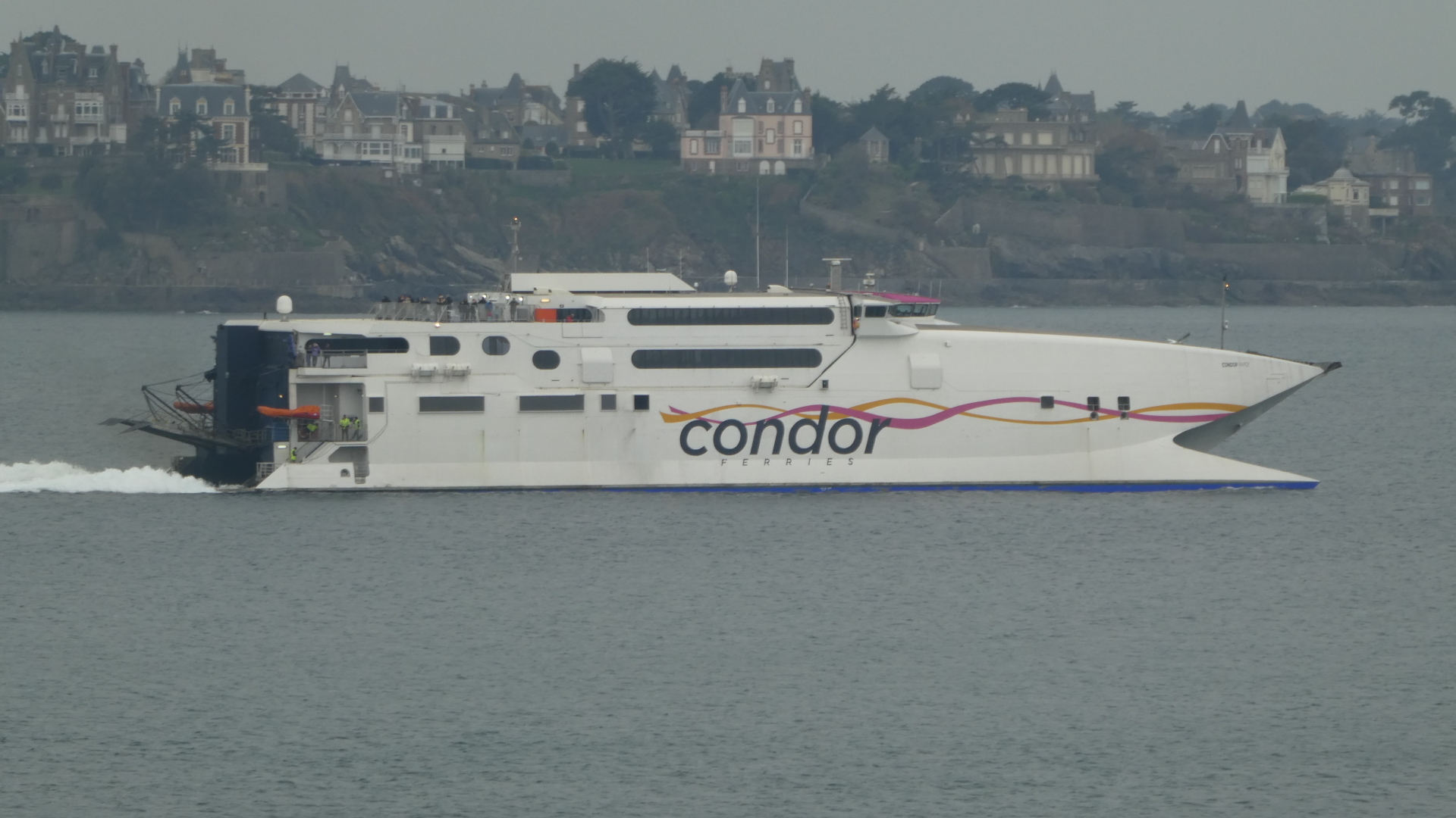 Das Schnellboot nach Jersey