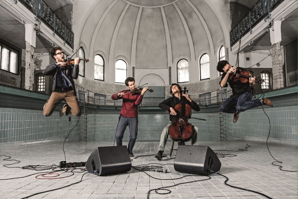 Die vier jungen Musiker aus Berlin stellen zurzeit die klassische Konzertwelt auf den Kopf.
Foto: Tim Kloecker