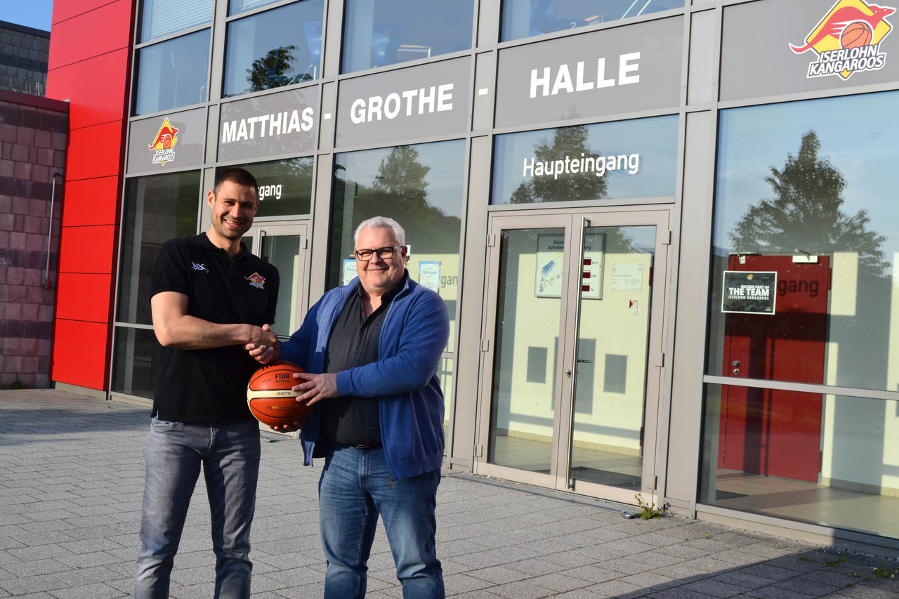 Milos Stankovic (li.) und Manager Michael Dahmen planen weiter gemeinsam die Zukunft der Iserlohn Kangaroos. Foto: Verein