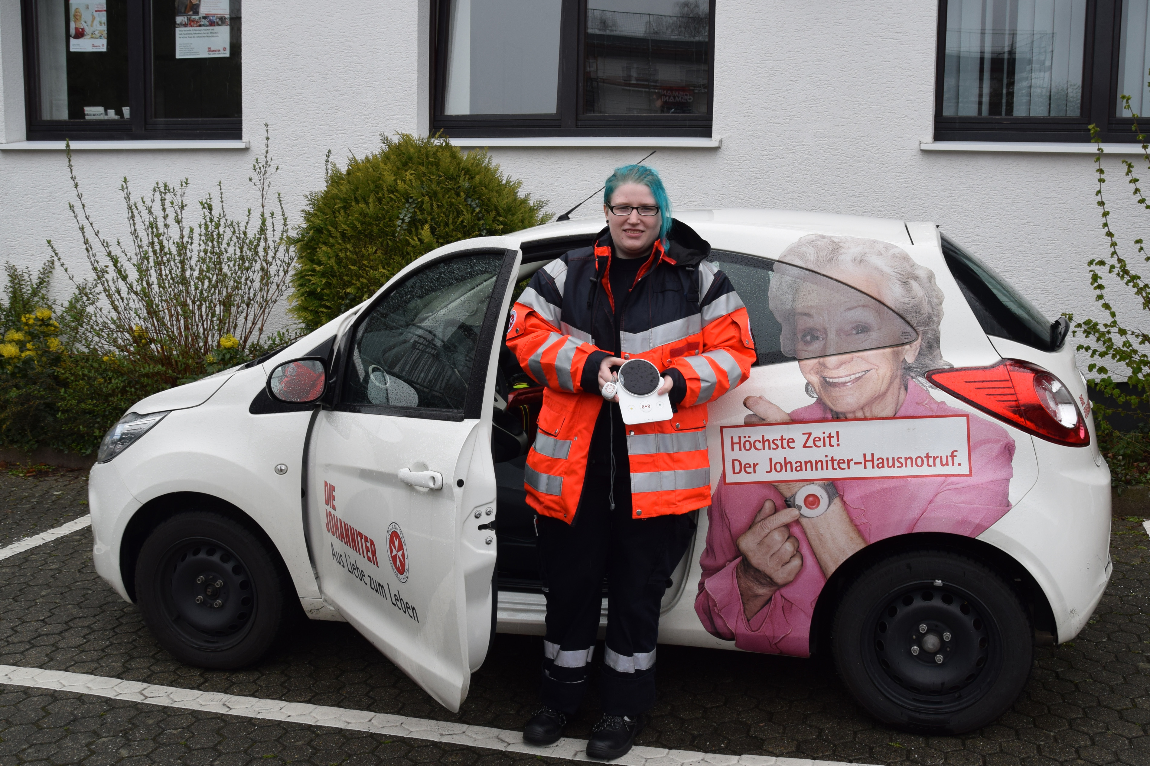 Vanessa Rudewig aus Altena leistet ihren Freiwilligendienst beim Hausnotruf der Johanniter in Iserlohn. Anlässlich der Johanniter-Sicherheitswochen erzählt sie von ihren Erfahrungen.