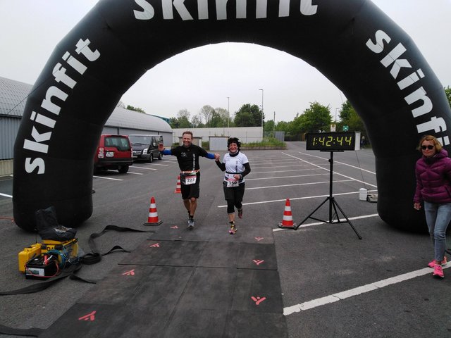 Dirk Vrenegor und Claudia Meuter beim Zieleinlauf