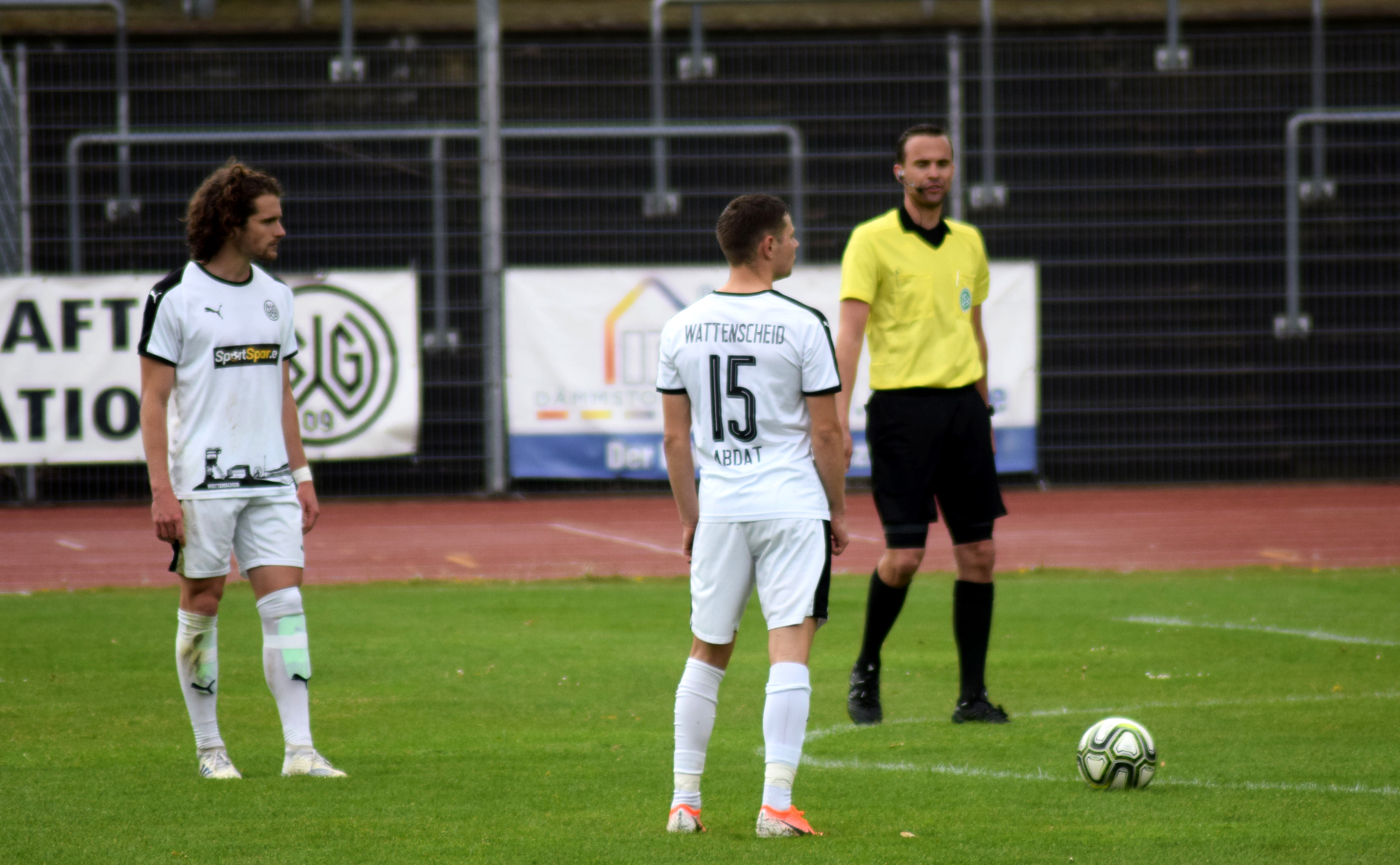 Wenige Augenblicke später zappelte das Leder nach Mael Corboz' Freistoß zum 1:0 im Netz. Foto: Peter Mohr